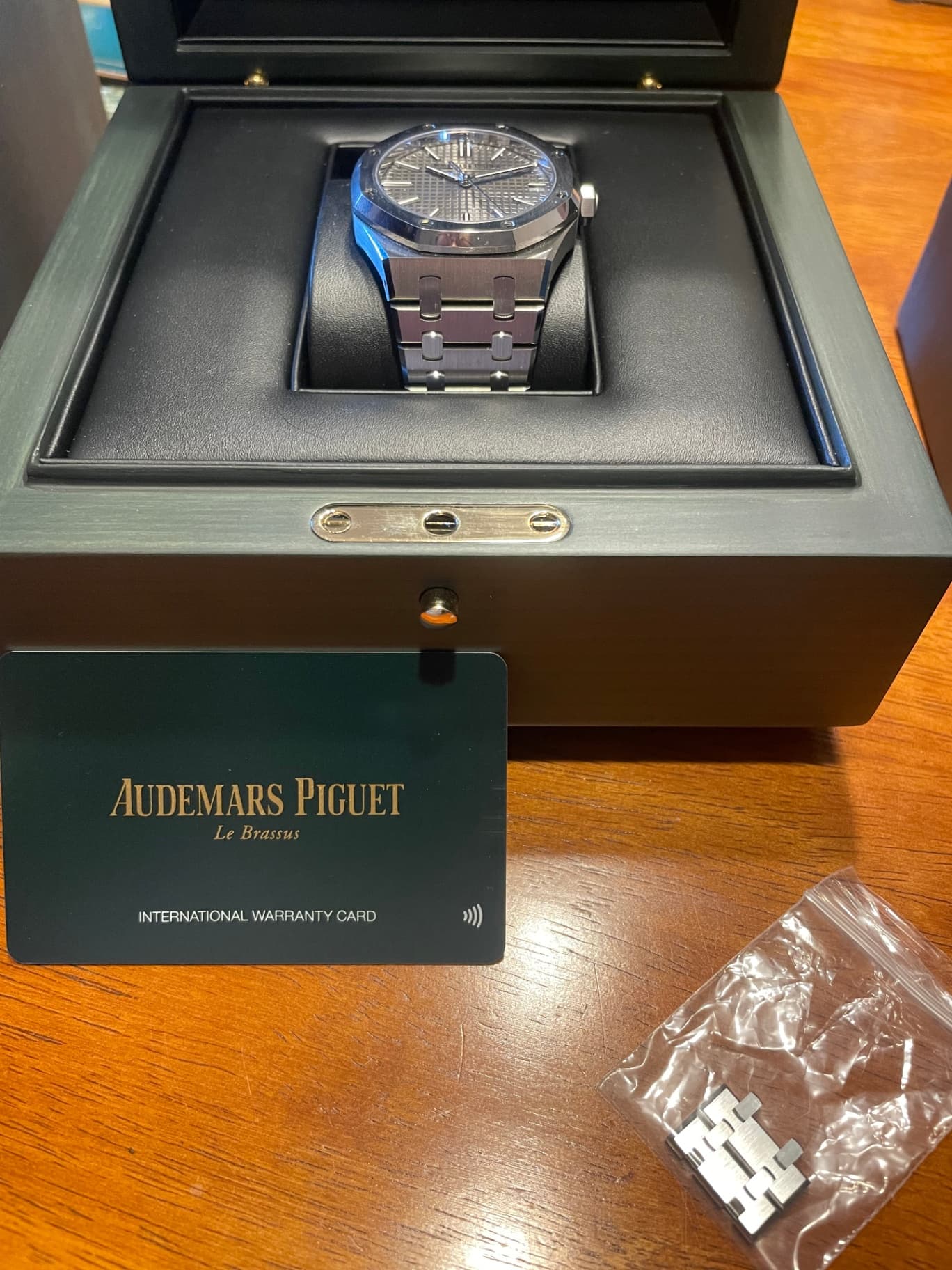 Audemars Piguet Royal Oak – Ref. 15510ST.OO.1320ST.10, Neu – Bild 2/4