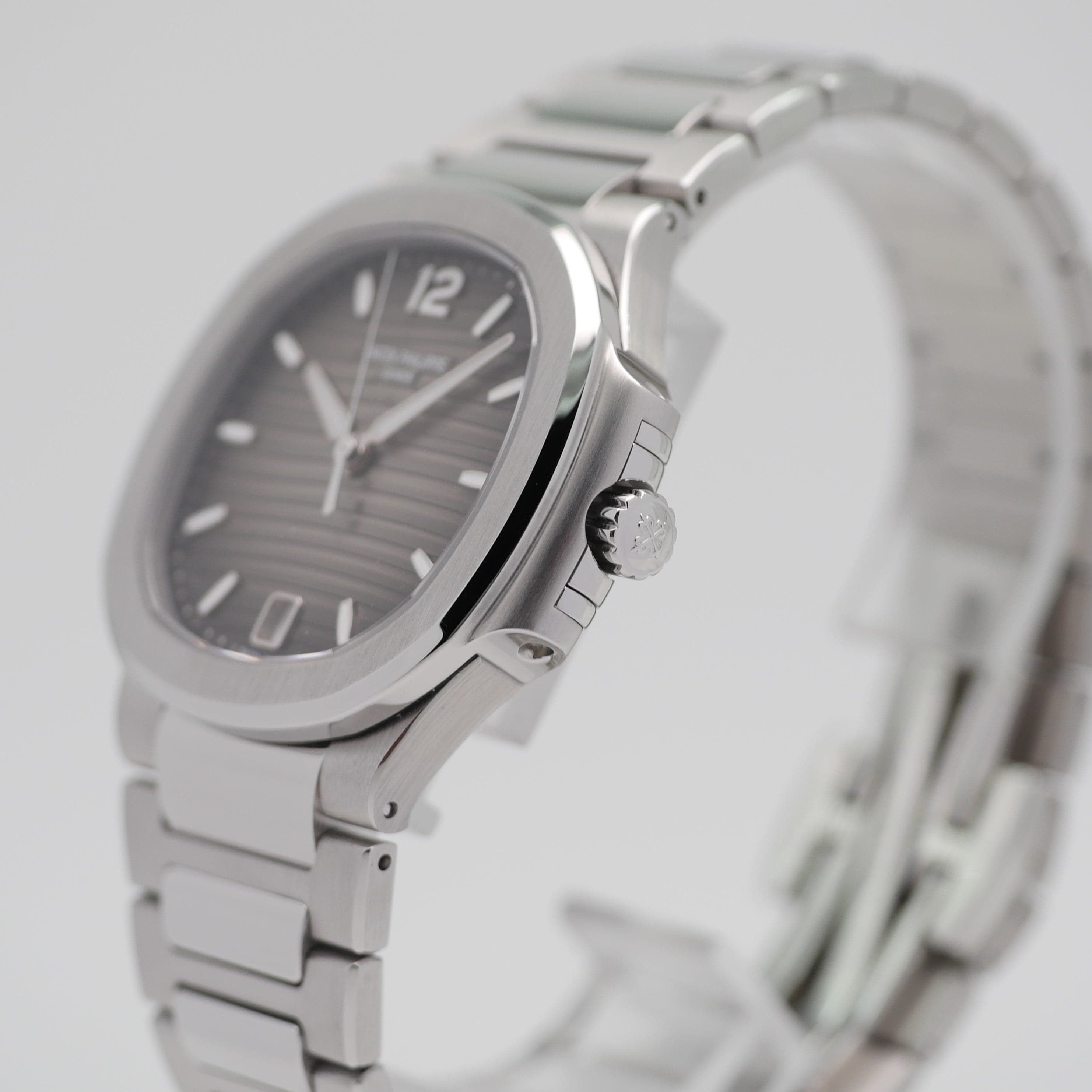 Patek Philippe Nautilus – Ref. 7118/1A-011, Gut – Bild 2/13