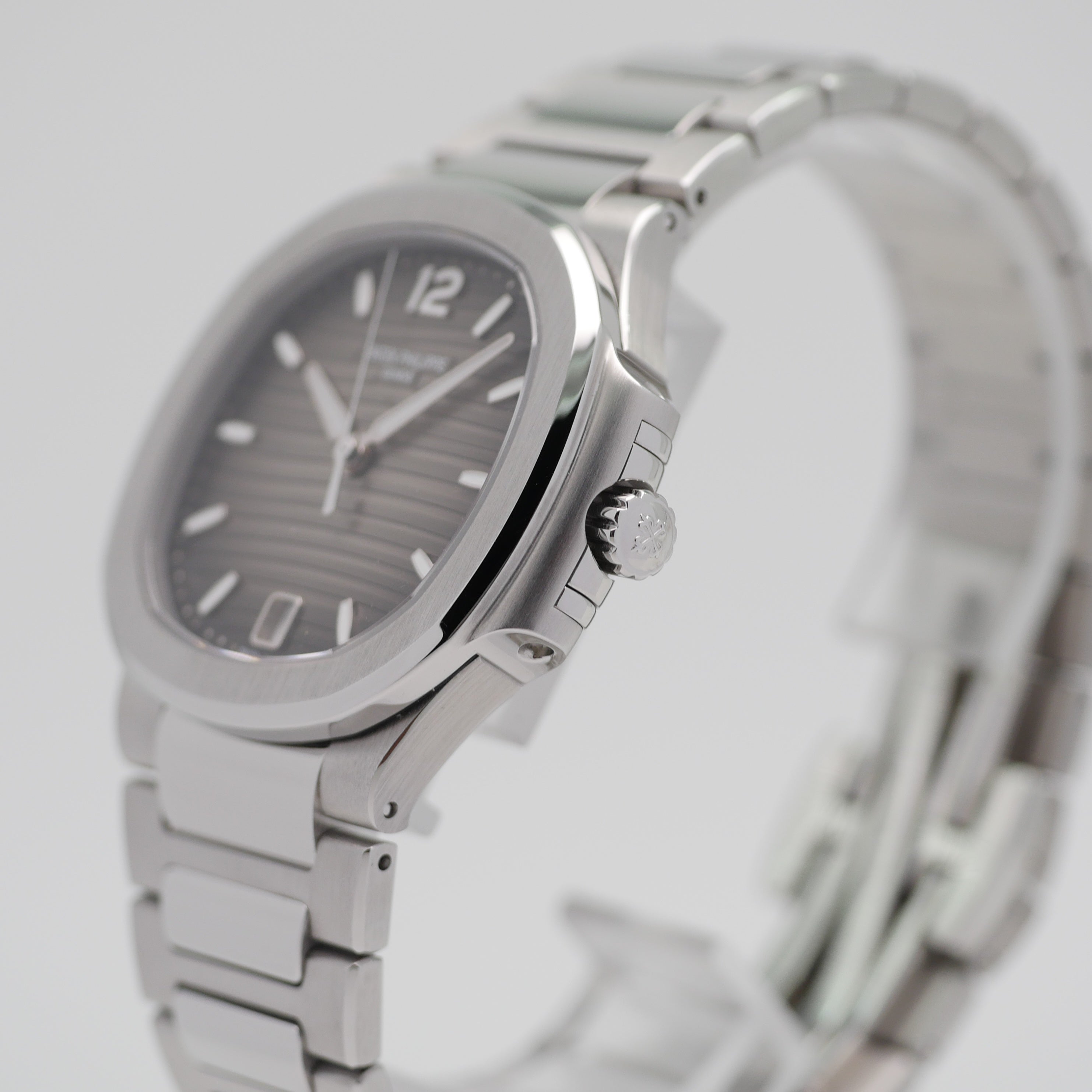 Patek Philippe Nautilus – Ref. 7118/1A-011, Gut – 2/13