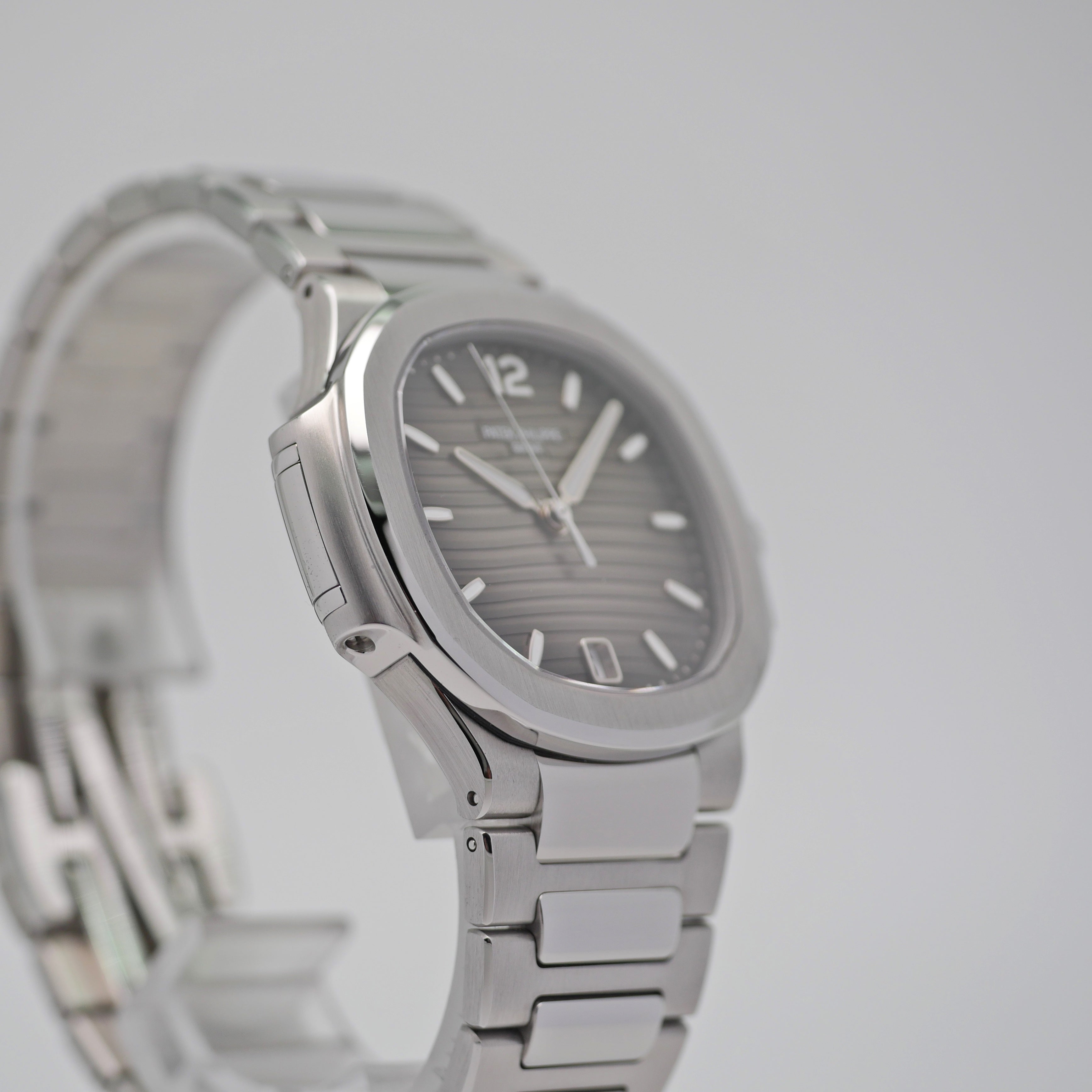 Patek Philippe Nautilus – Ref. 7118/1A-011, Gut – 3/13