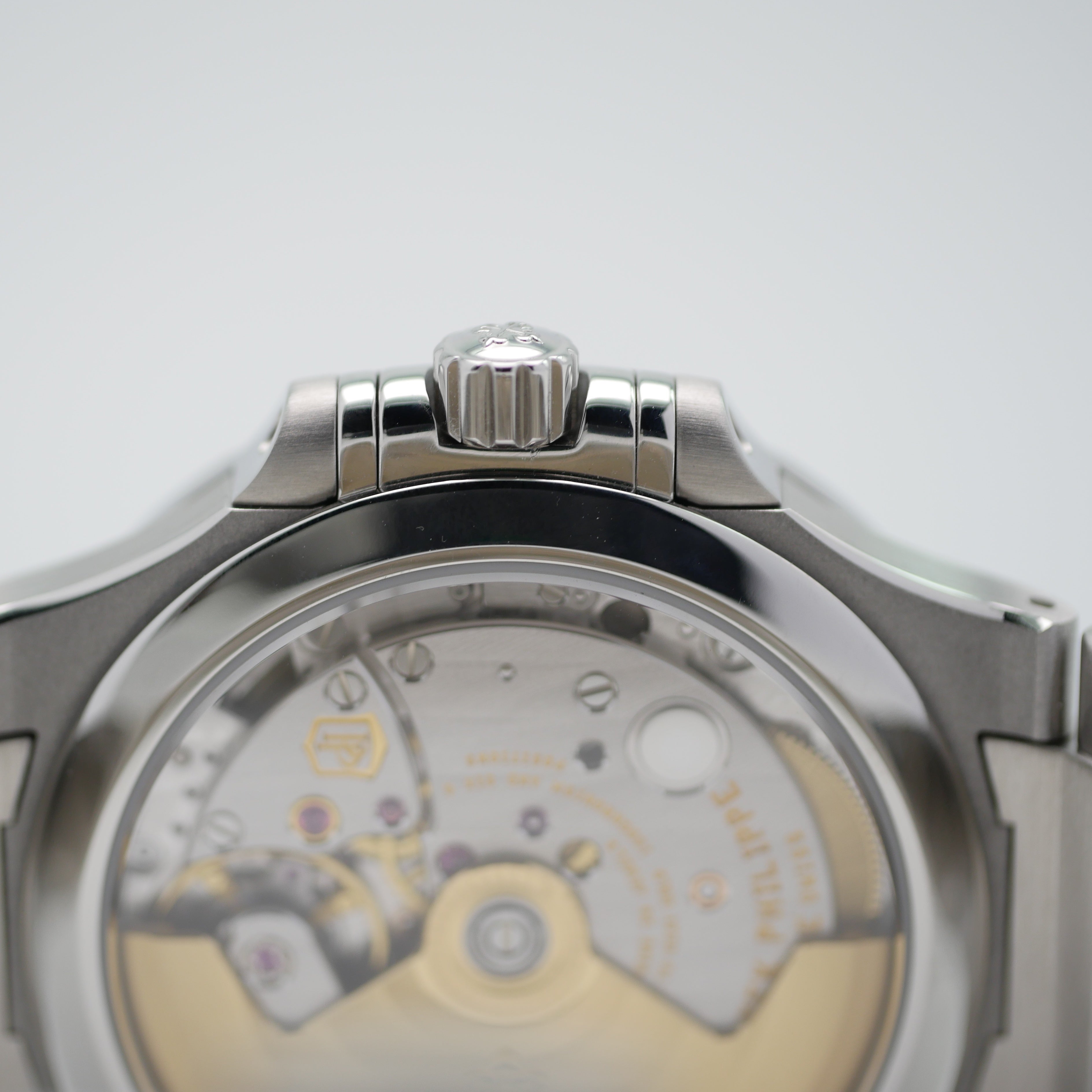Patek Philippe Nautilus – Ref. 7118/1A-011, Gut – 4/13