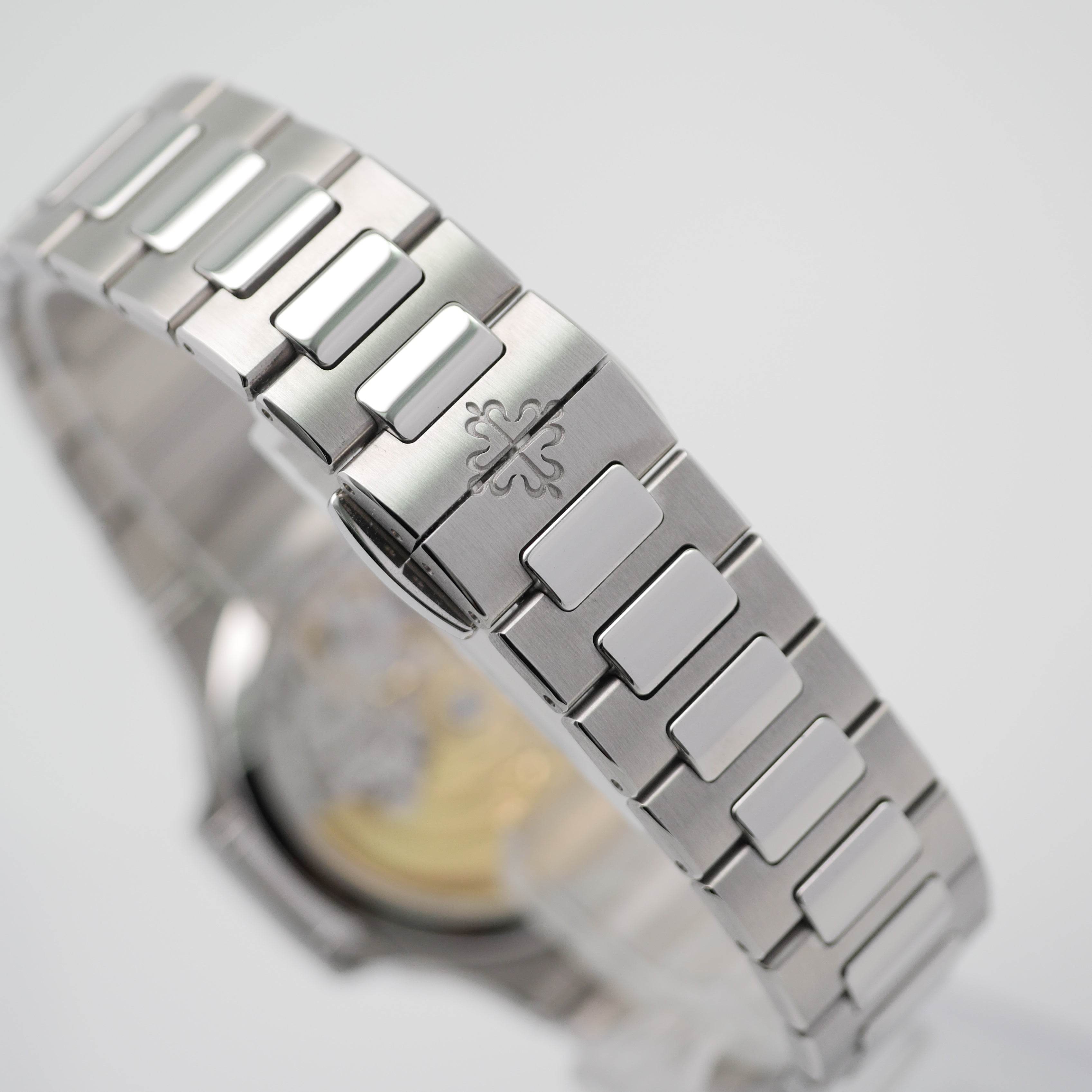 Patek Philippe Nautilus – Ref. 7118/1A-011, Gut – 5/13