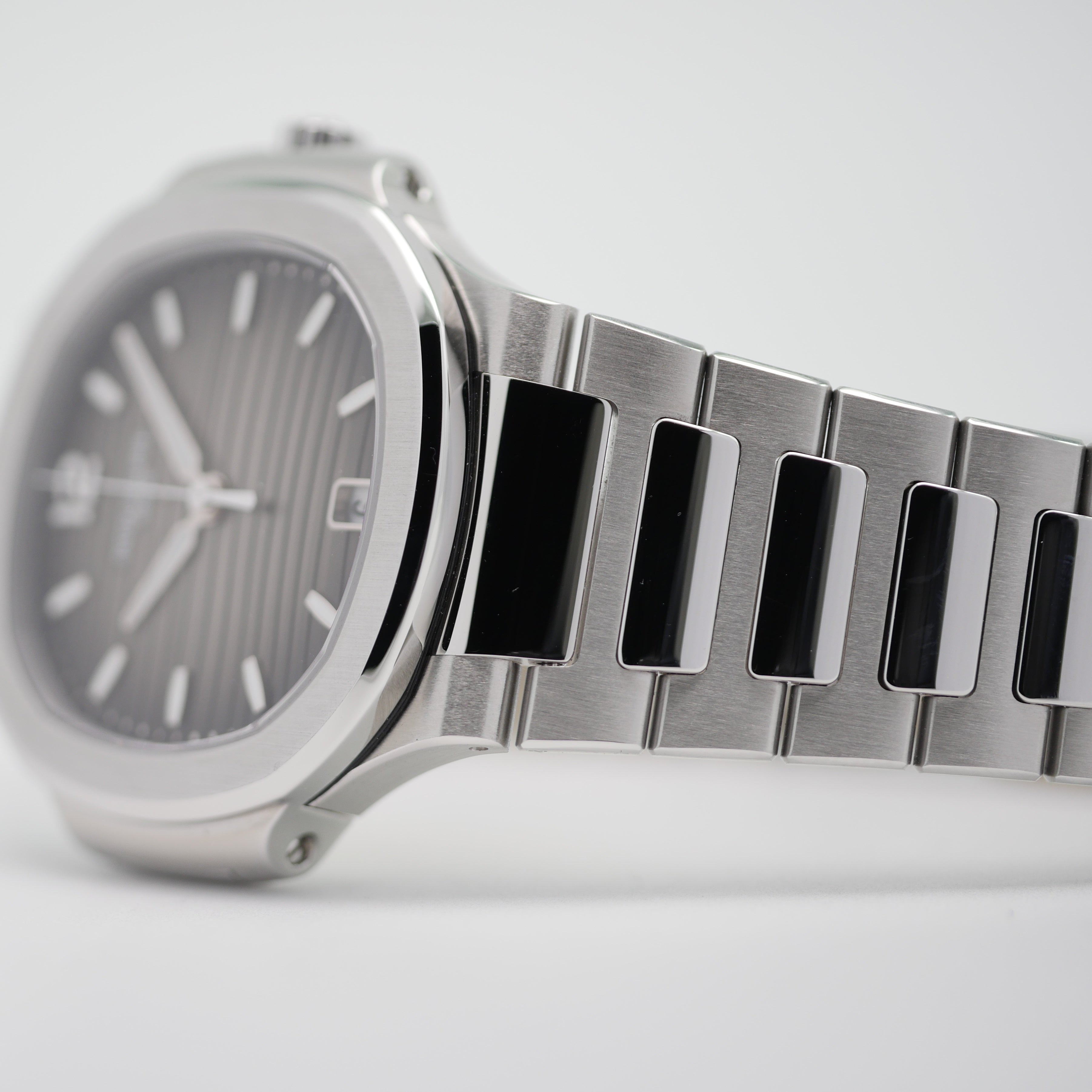Patek Philippe Nautilus – Ref. 7118/1A-011, Gut – 8/13