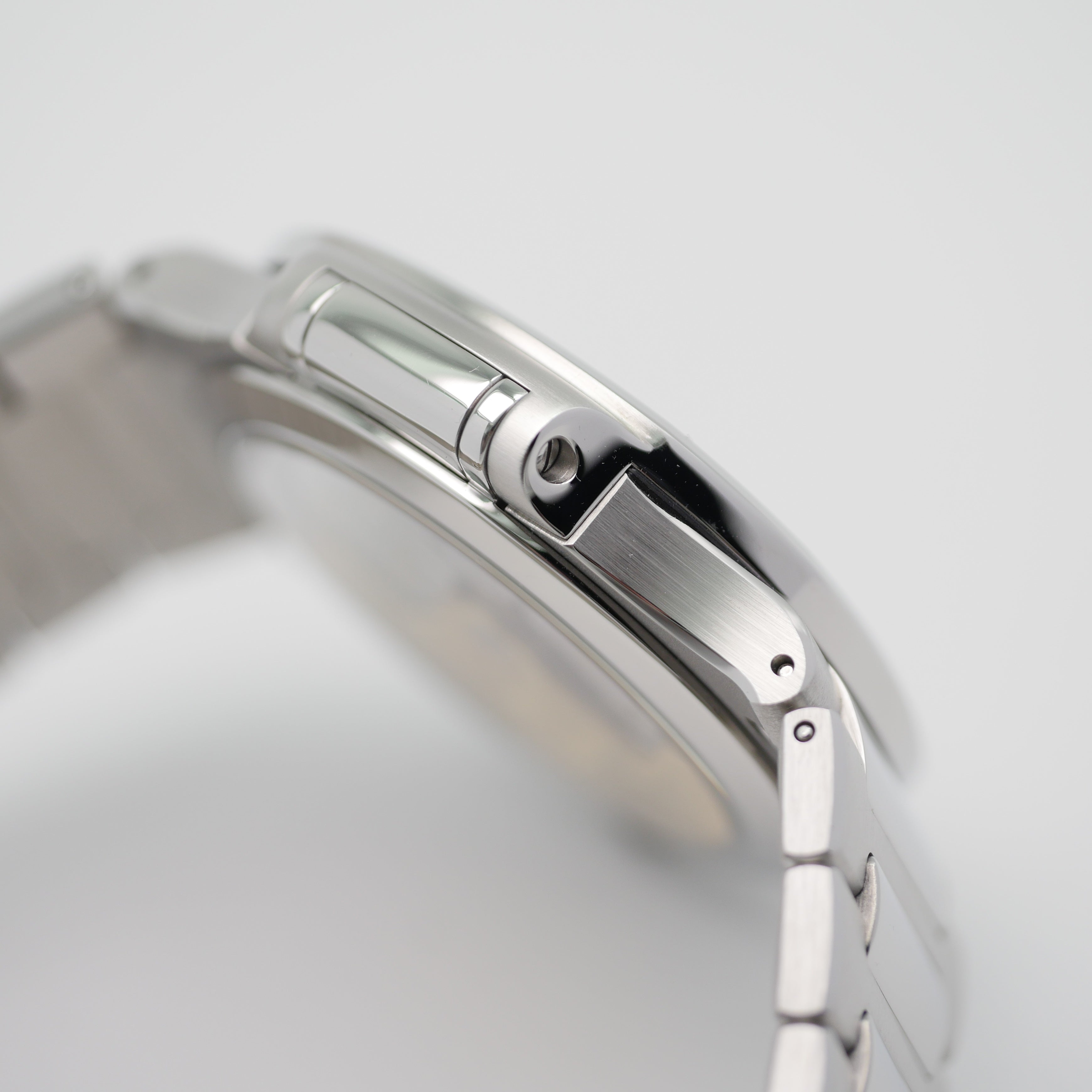 Patek Philippe Nautilus – Ref. 7118/1A-011, Gut – 11/13