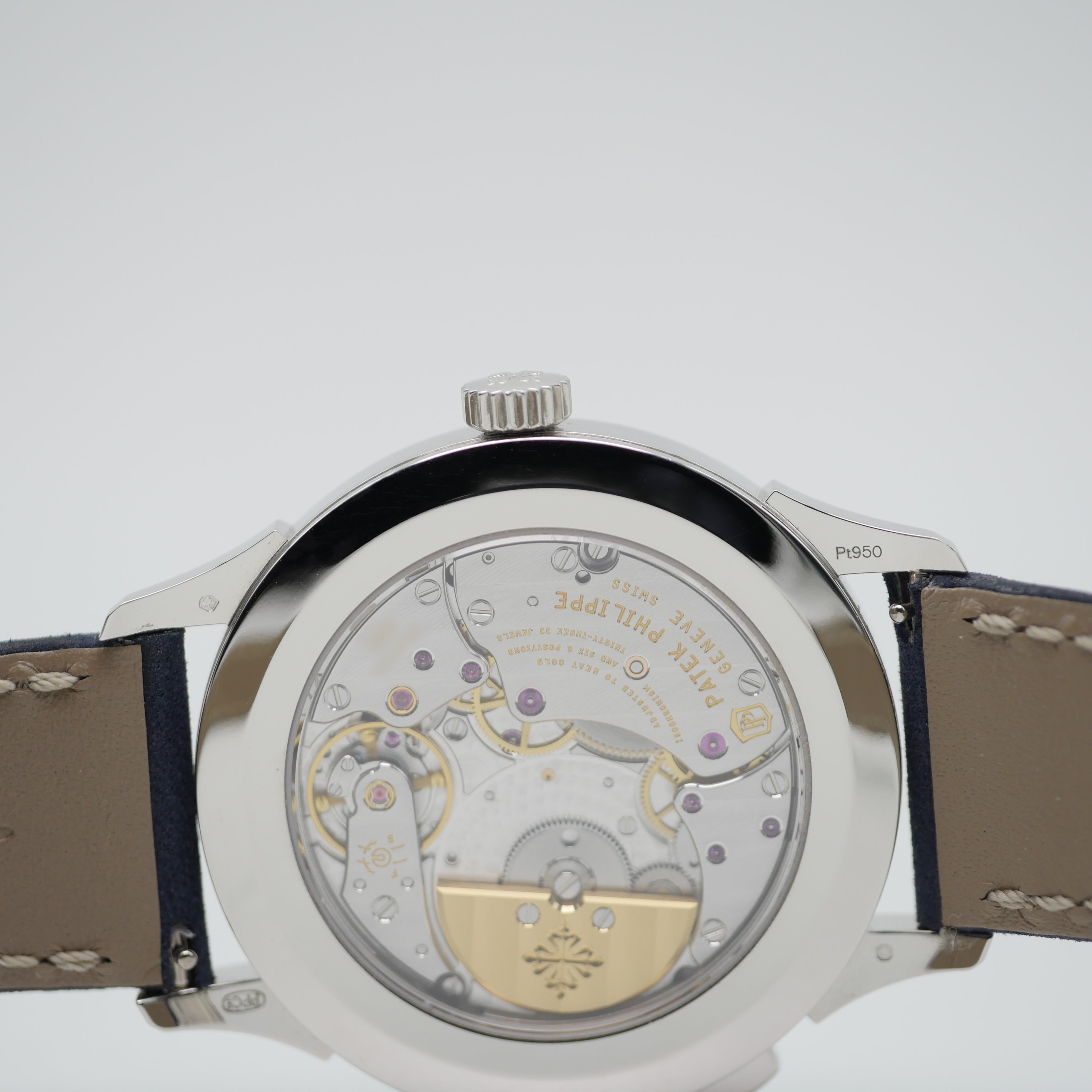 Patek Philippe World Time – Ref. 5230P-001, very good – 4/11