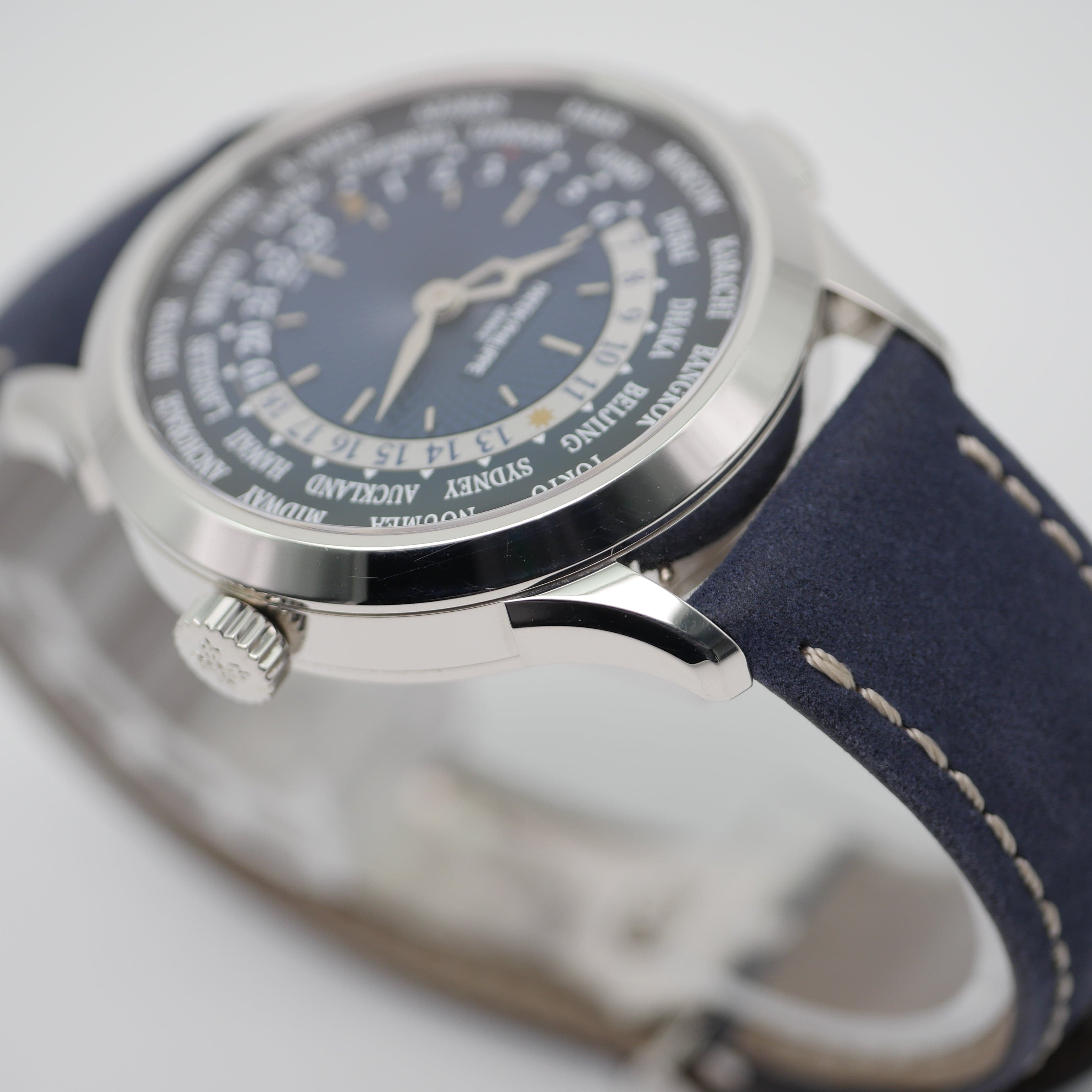 Patek Philippe World Time – Ref. 5230P-001, Sehr gut – Bild 2/11