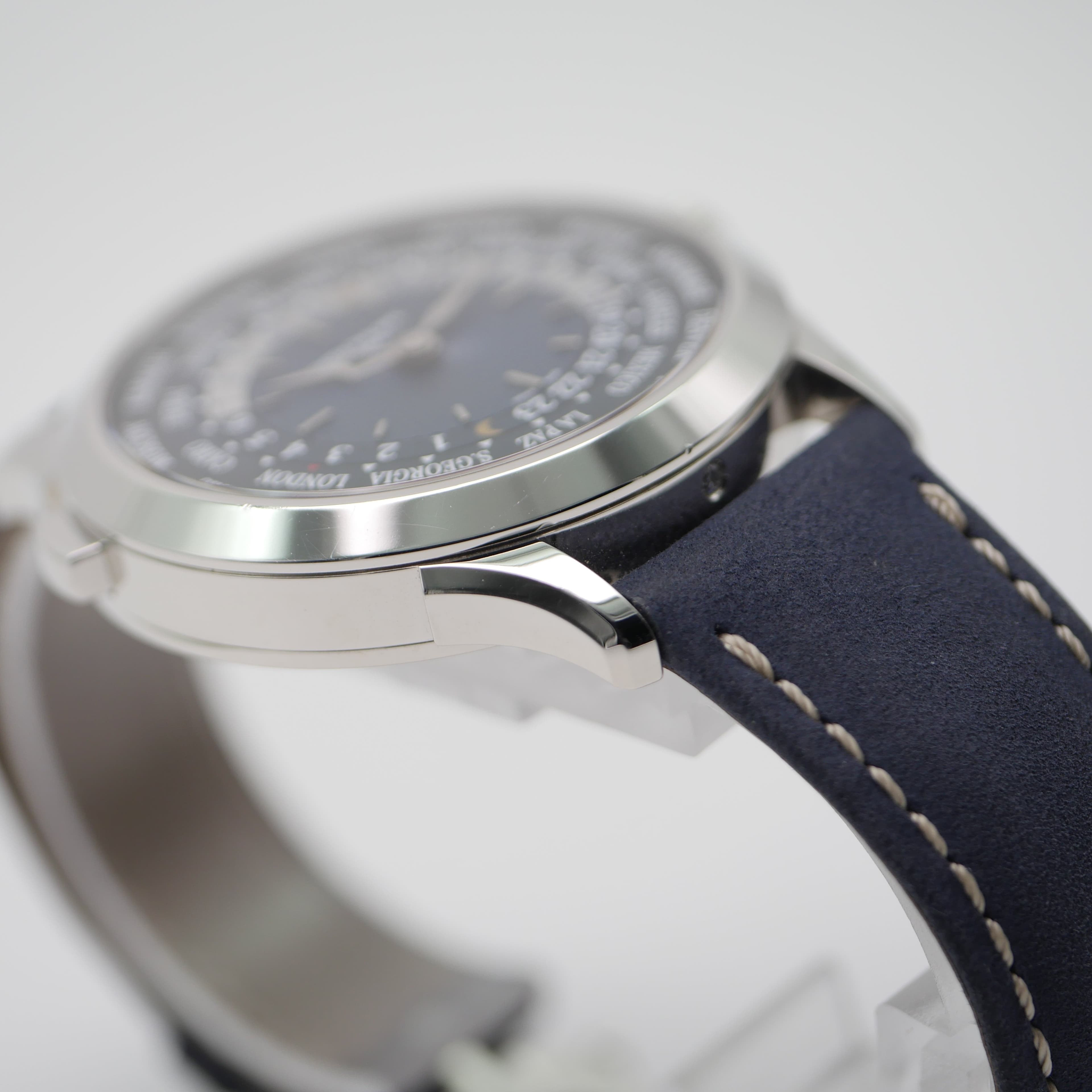 Patek Philippe World Time – Ref. 5230P-001, Gut – Bild 2/11