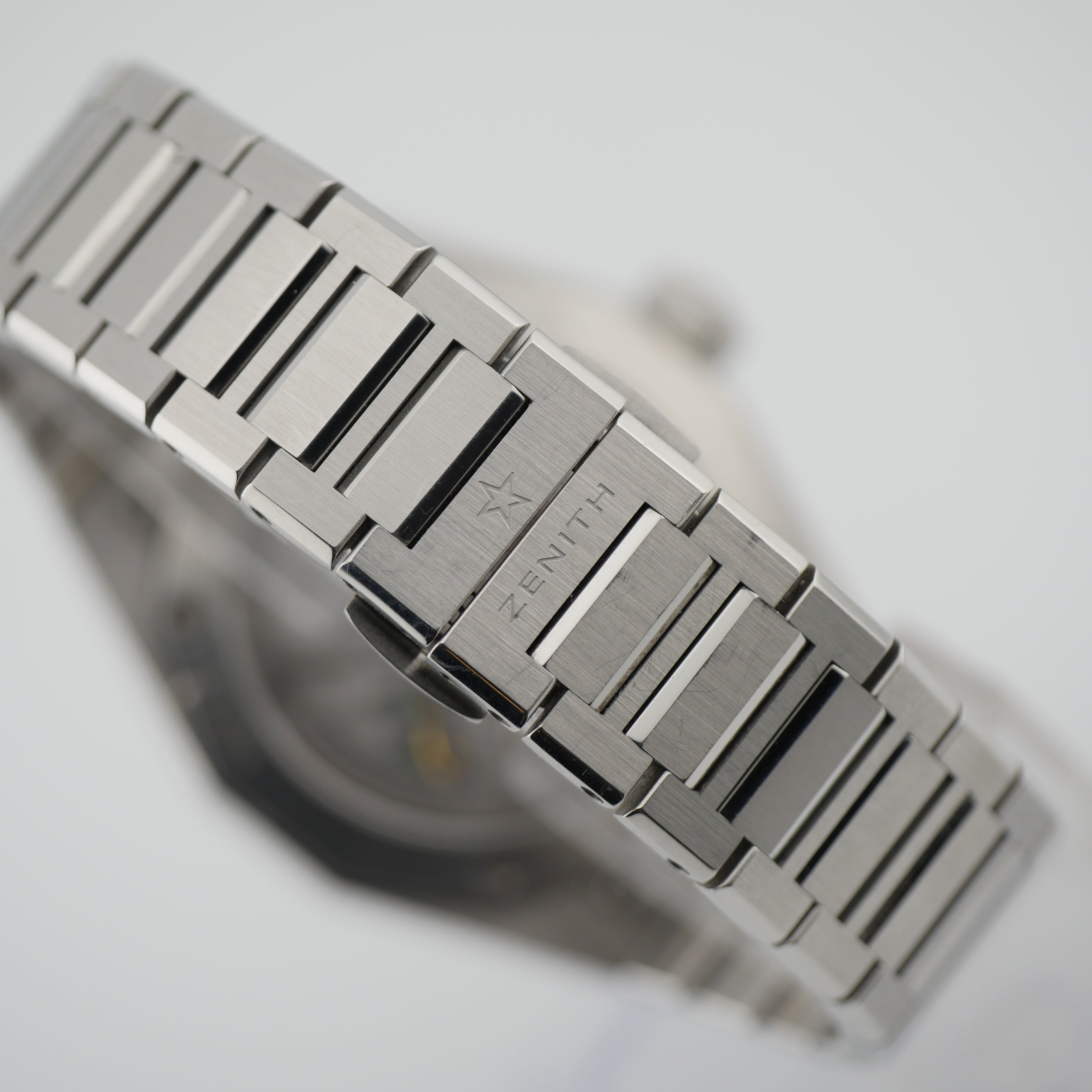 Zenith Defy Skyline – Ref. 03.9300.3620/21.I001, Gut – 7/8