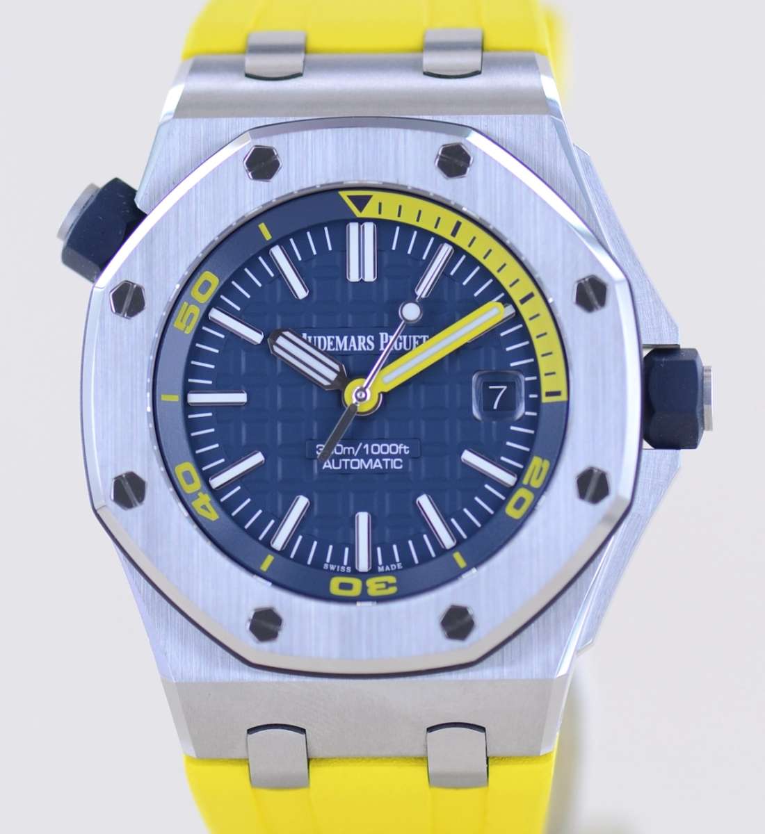 Audemars Piguet Royal Oak Offshore Diver – Ref. 15710ST.OO.A027CA.01, Sehr gut – Bild 1/3