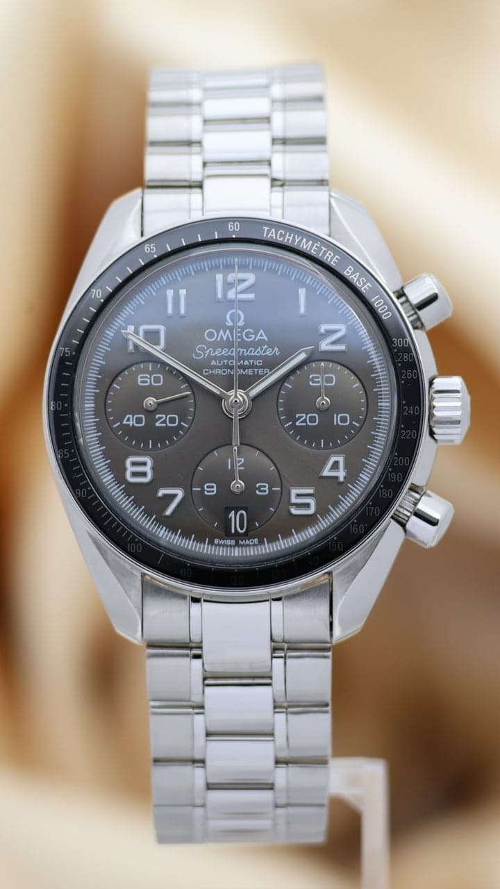 Omega Speedmaster (Non-Moonwatch) – Ref. 32430384006001, Sehr gut – Bild 1/10