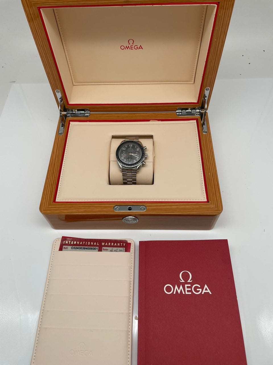 Omega Speedmaster (Non-Moonwatch) – Ref. 32430384006001, very good – 10/10
