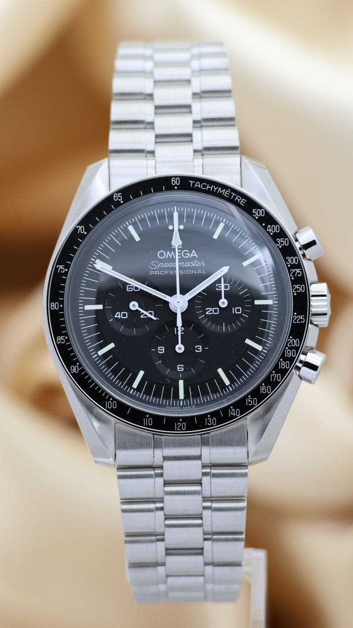Omega Speedmaster Moonwatch – Ref. 31030425001001, Neu – Bild 1/10