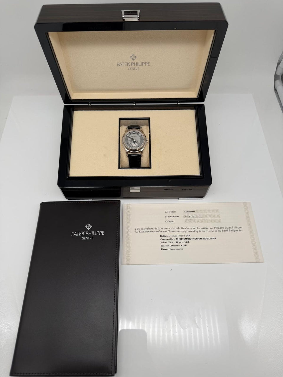 Patek Philippe Annual Calendar – Ref. 5205G, very good – 6/9