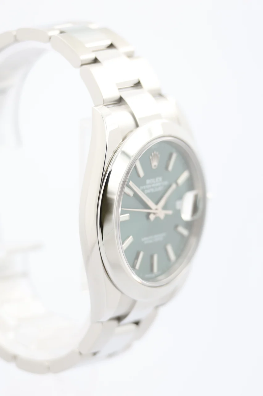 Rolex Datejust – Ref. 126300, very good – 3/9
