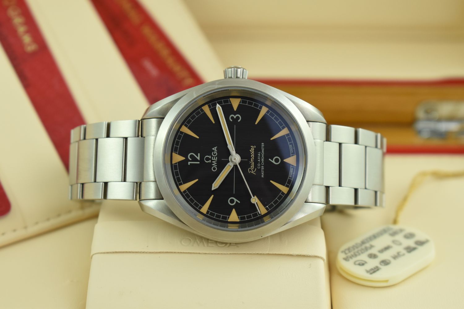 Omega Railmaster – Ref. 220.10.40.20.01.001, very good – 9/10