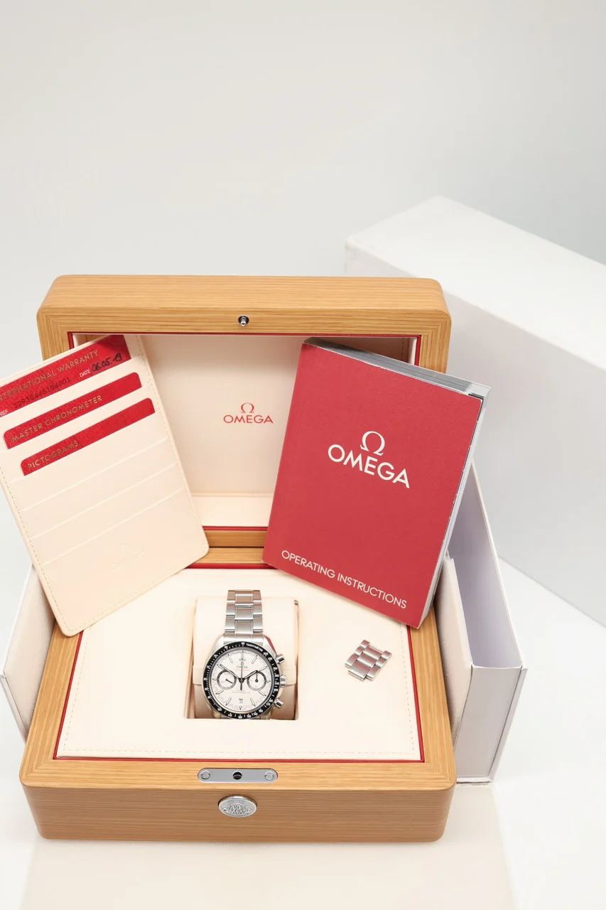 Omega Speedmaster – Ref. 32930445104001, very good – 8/11
