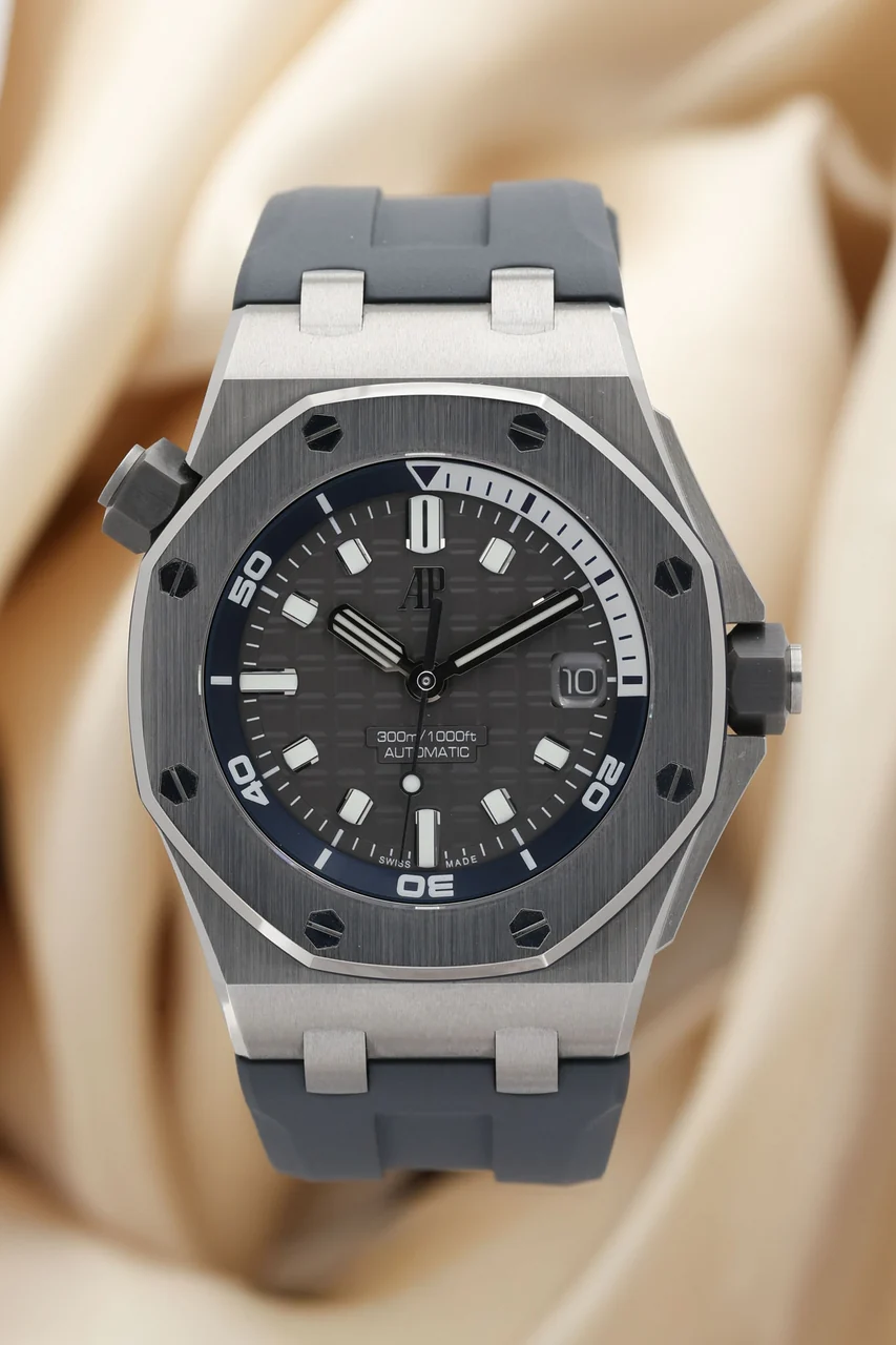 Audemars Piguet Royal Oak Offshore Diver – Ref. 15720STOOA009CA01, Sehr gut – 1/10