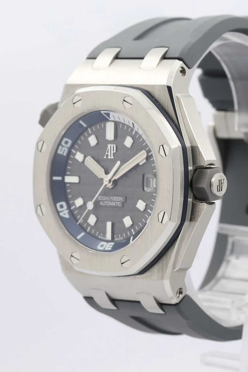 Audemars Piguet Royal Oak Offshore Diver – Ref. 15720STOOA009CA01, Sehr gut – 5/10