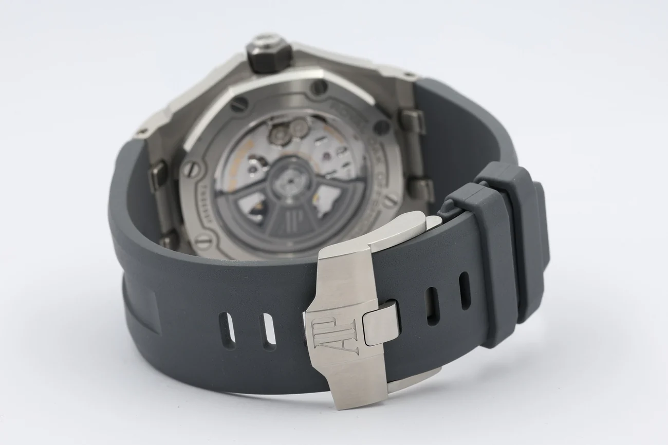 Audemars Piguet Royal Oak Offshore Diver – Ref. 15720STOOA009CA01, Sehr gut – 7/10