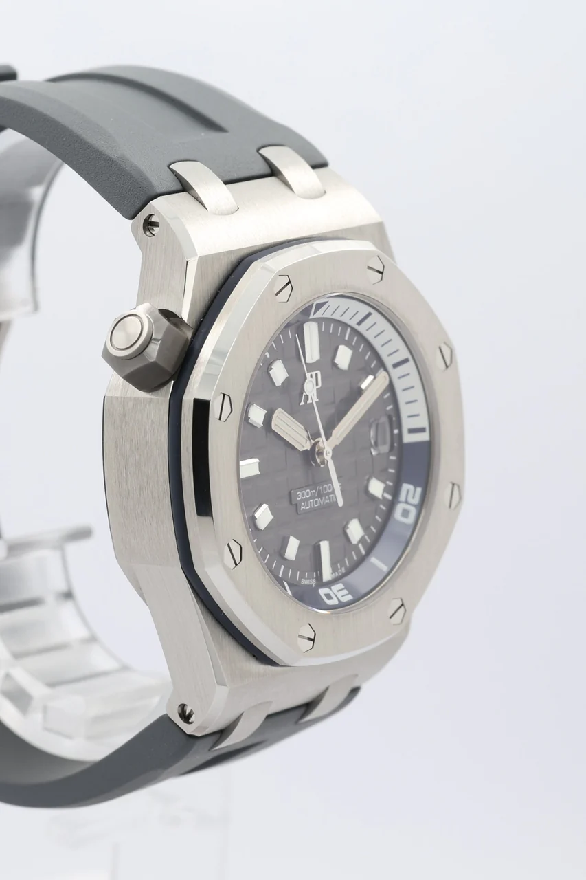 Audemars Piguet Royal Oak Offshore Diver – Ref. 15720STOOA009CA01, Sehr gut – 9/10