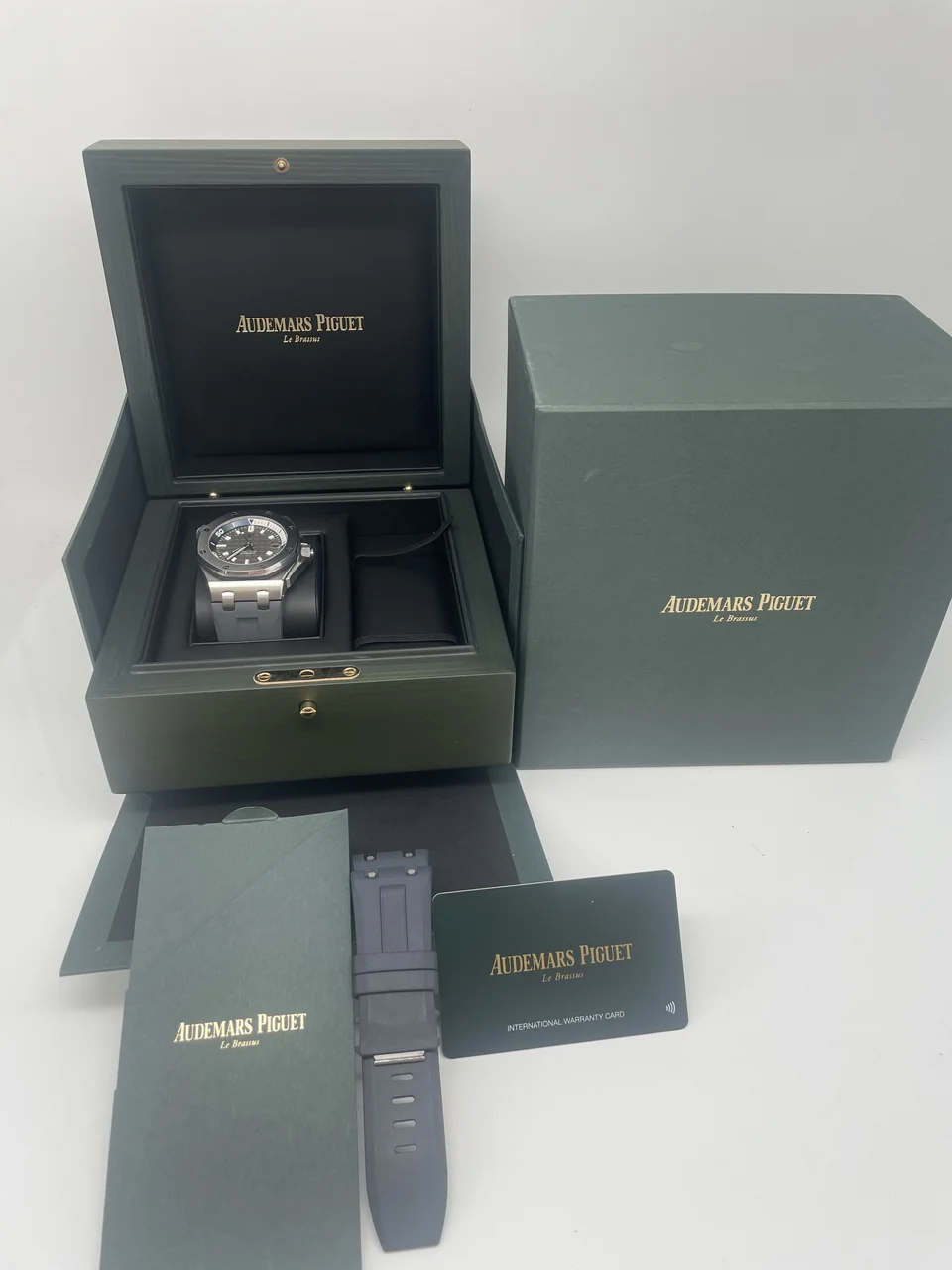 Audemars Piguet Royal Oak Offshore Diver – Ref. 15720STOOA009CA01, Sehr gut – 10/10