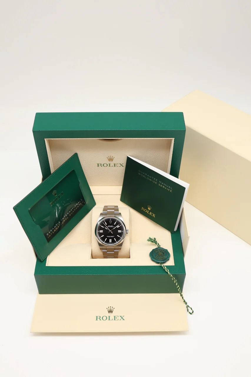 Rolex Oyster Perpetual – Ref. 124300, very good – 10/10