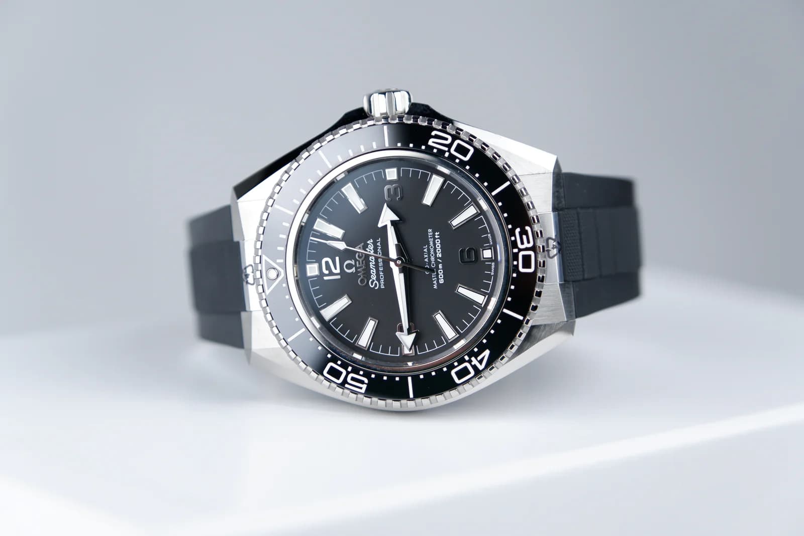 Omega Seamaster Planet Ocean – Ref. 217.32.42.21.01.001, Neu