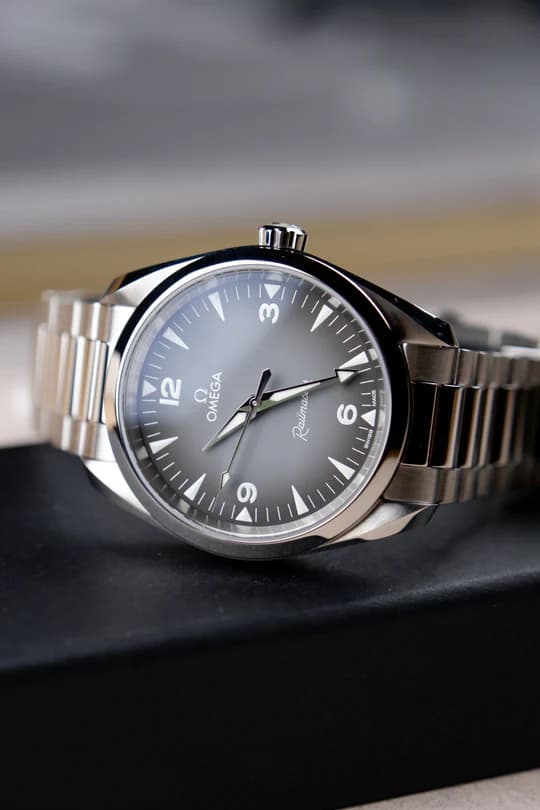 Omega Railmaster – Ref. 235.10.38.20.06.001, Wie neu – Bild 2/2