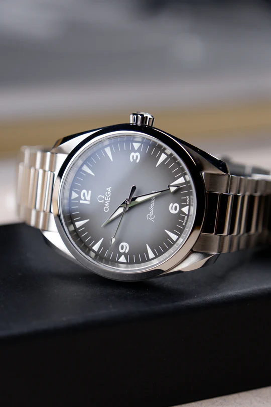Omega Railmaster – Ref. 235.10.38.20.06.001, Wie neu – 2/2