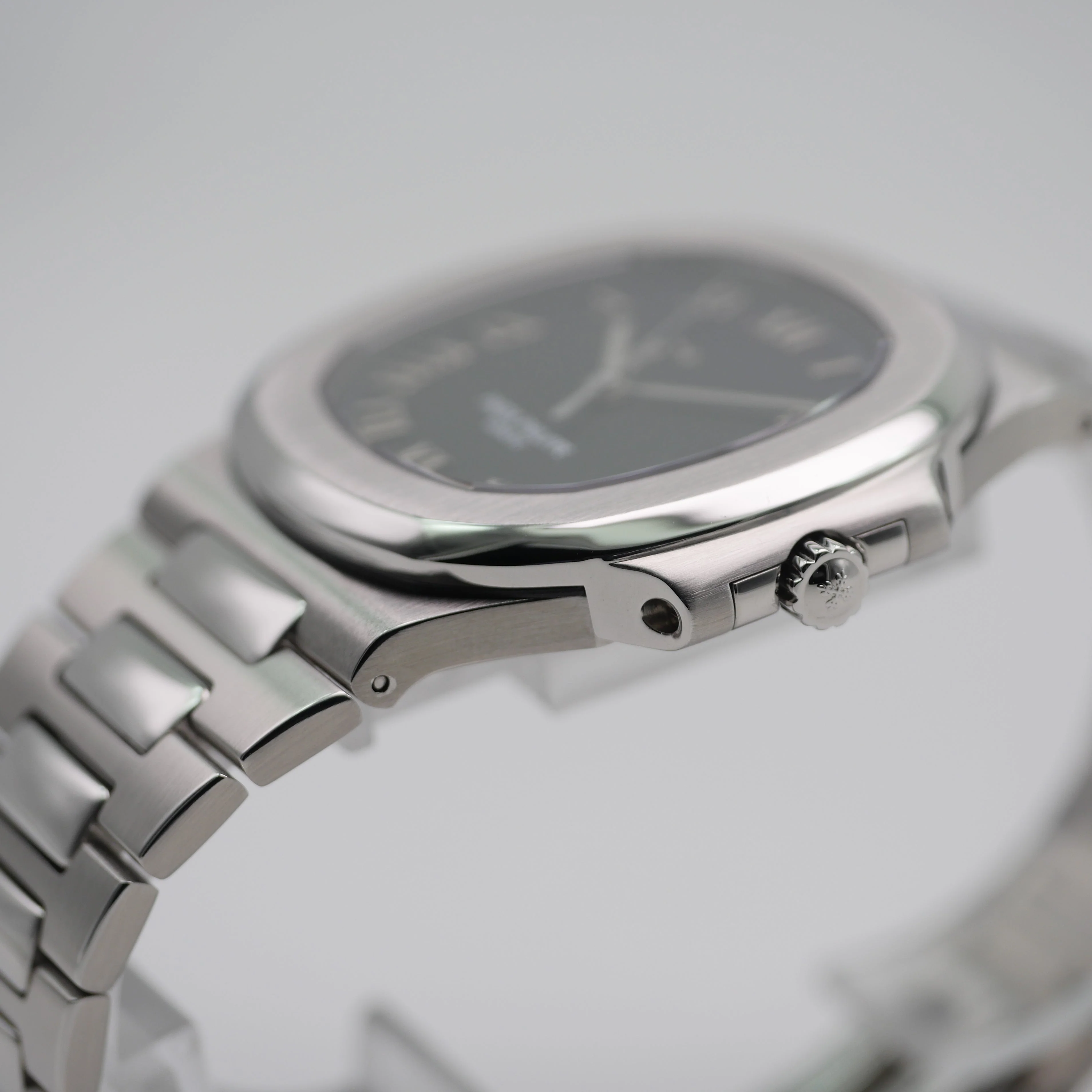 Patek Philippe Nautilus – Ref. 3710/1A, Sehr gut – Bild 2/11