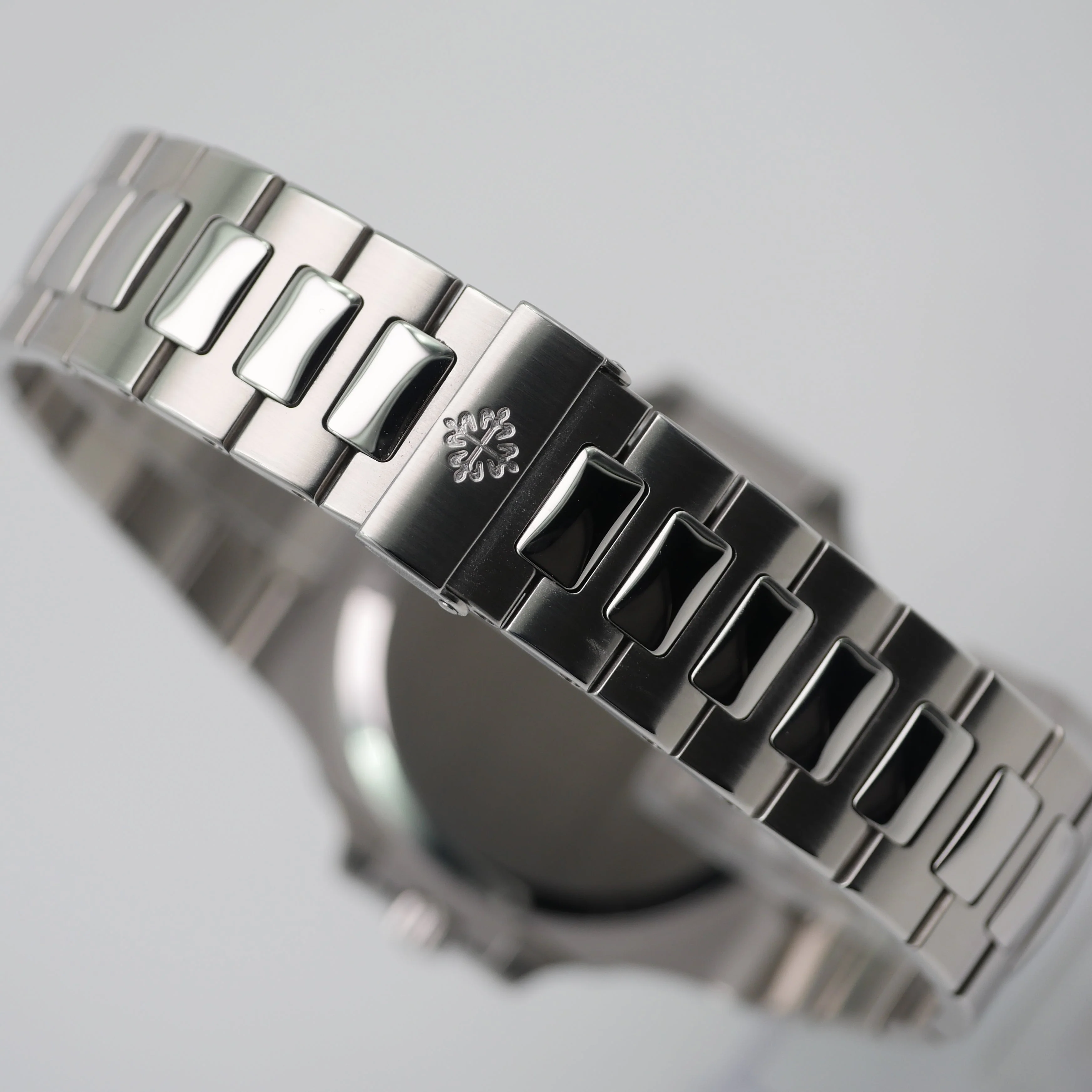 Patek Philippe Nautilus – Ref. 3710/1A, Sehr gut – Bild 2/11