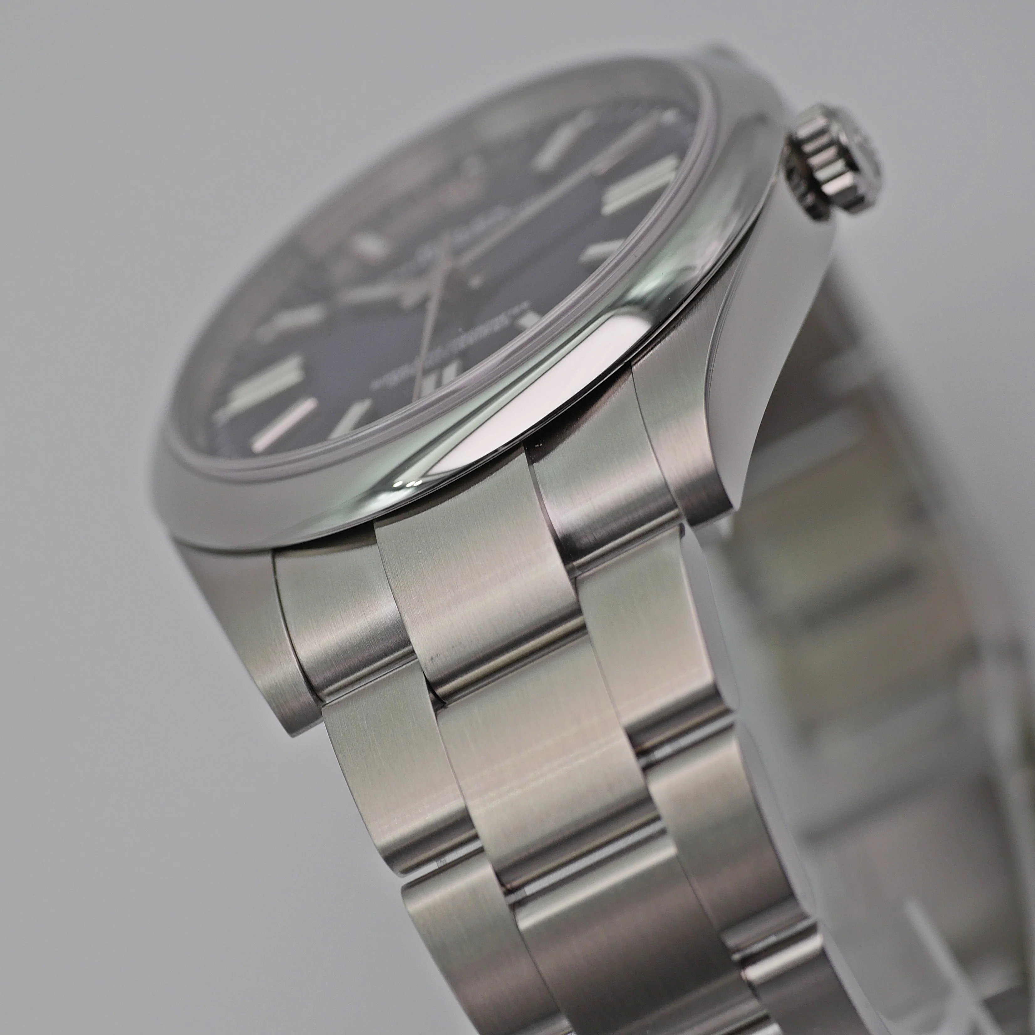 Rolex Oyster Perpetual – Ref. 124300, New – 2/10