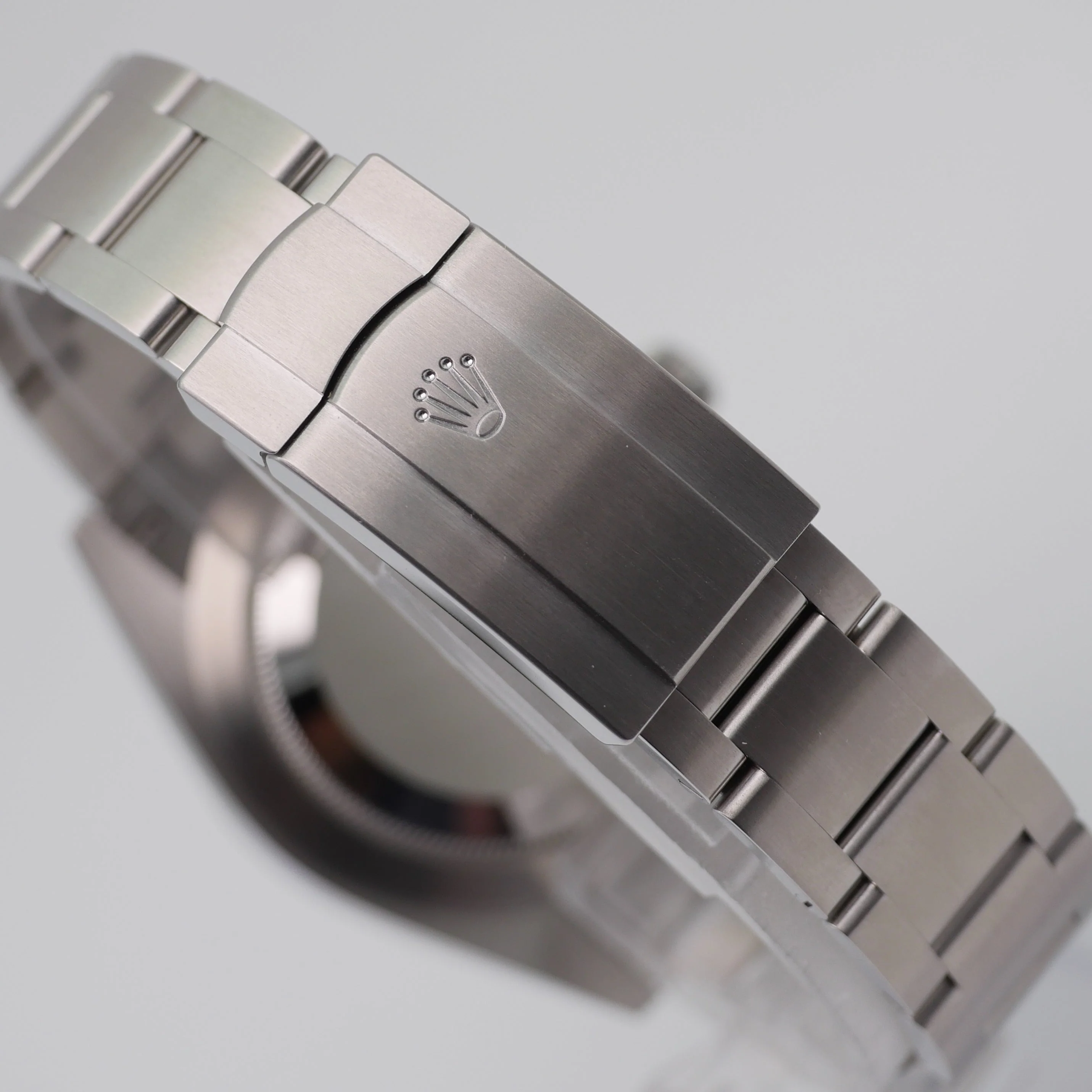 Rolex Oyster Perpetual – Ref. 124300, New – 9/10