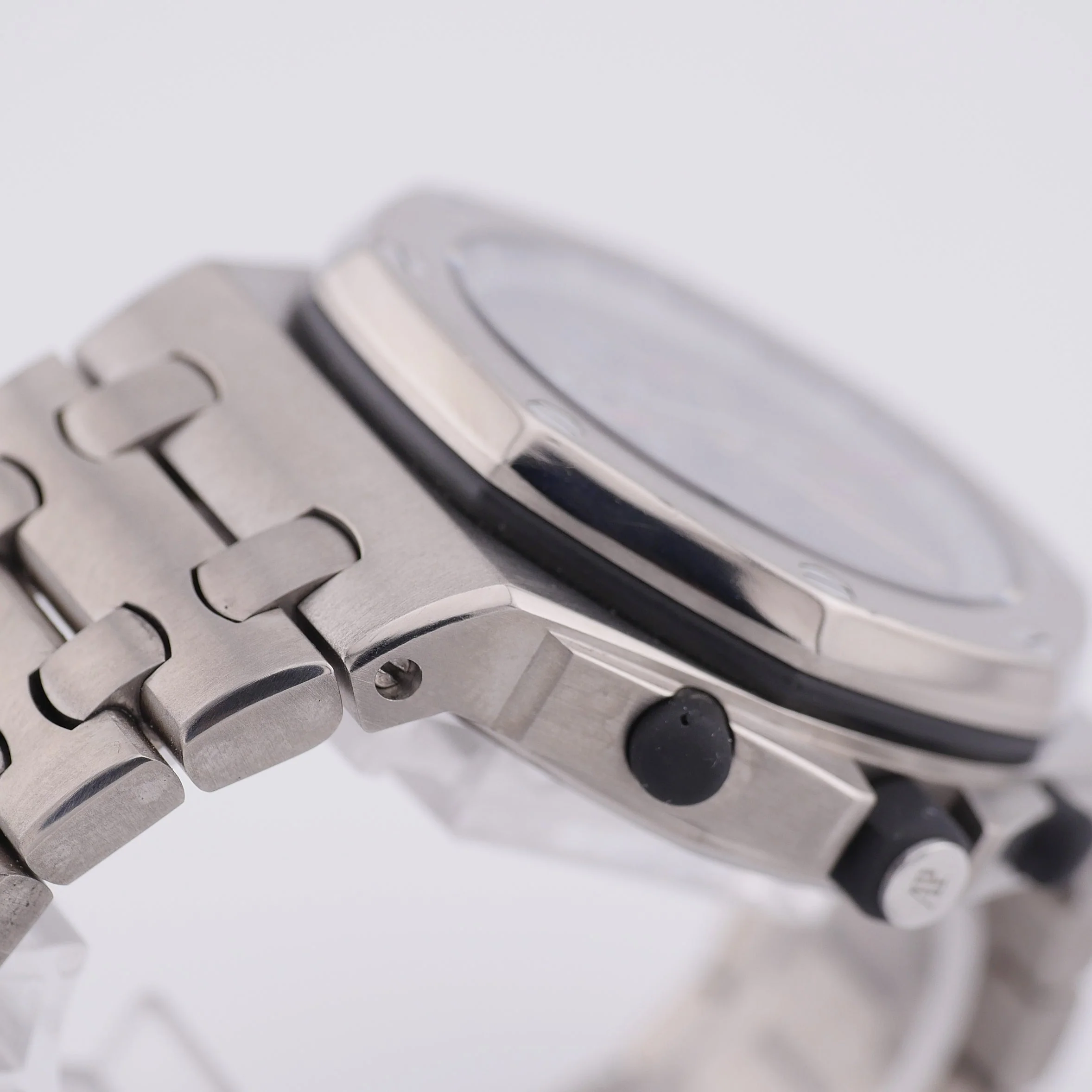 Audemars Piguet Royal Oak Offshore Chronograph – Ref. 26170TI.OO.1000TI.01, Sehr gut – 6/9