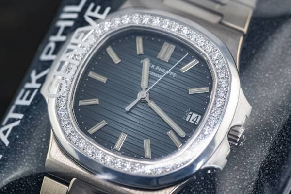 Patek Philippe Nautilus – Ref. 5713/1G-001, Gebraucht