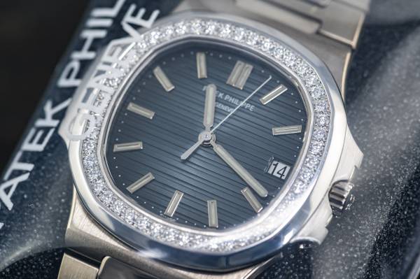 Patek Philippe Nautilus – Ref. 5713/1G-001, Gebraucht – 1/20