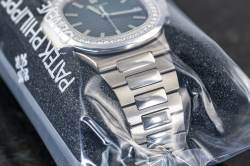 Patek Philippe Nautilus – Ref. 5713/1G-001, Gebraucht – 12/20
