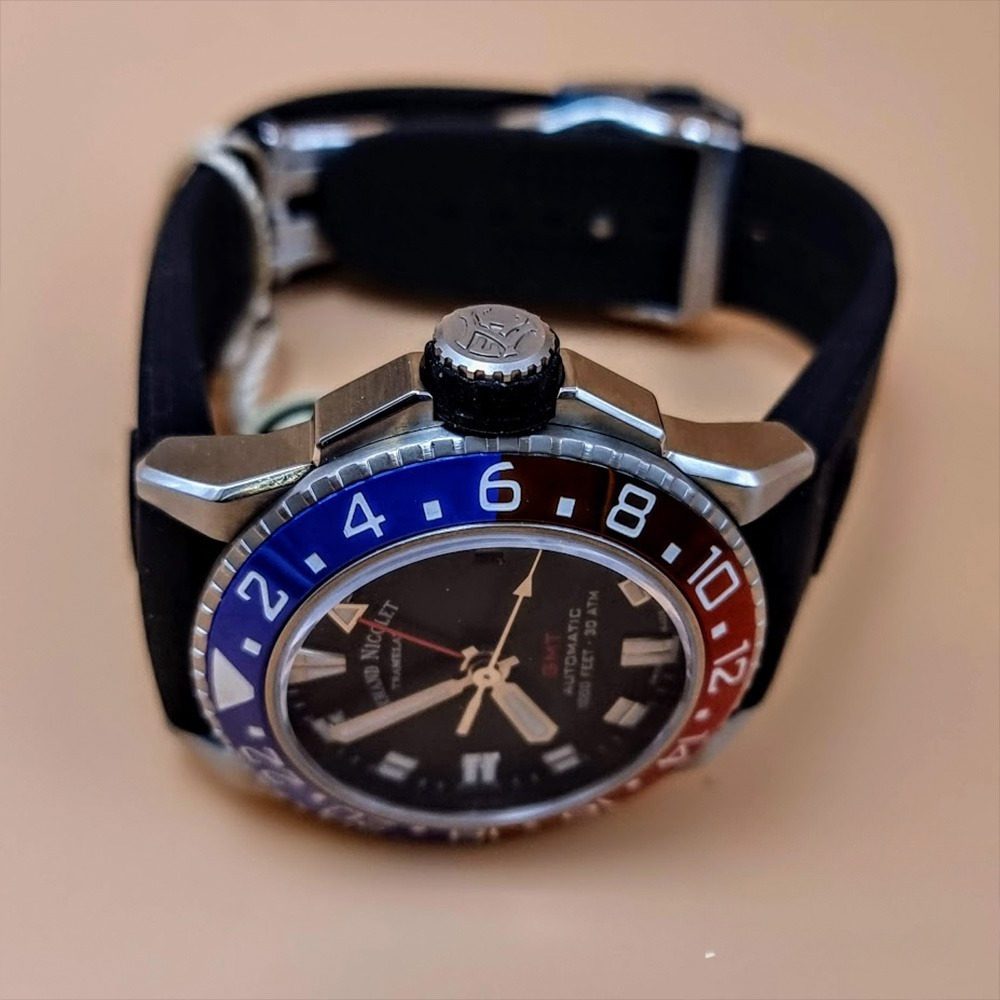 Armand Nicolet JS9-41 GMT – Ref. A487BGN-NR-GG2710N, Gut – 8/16
