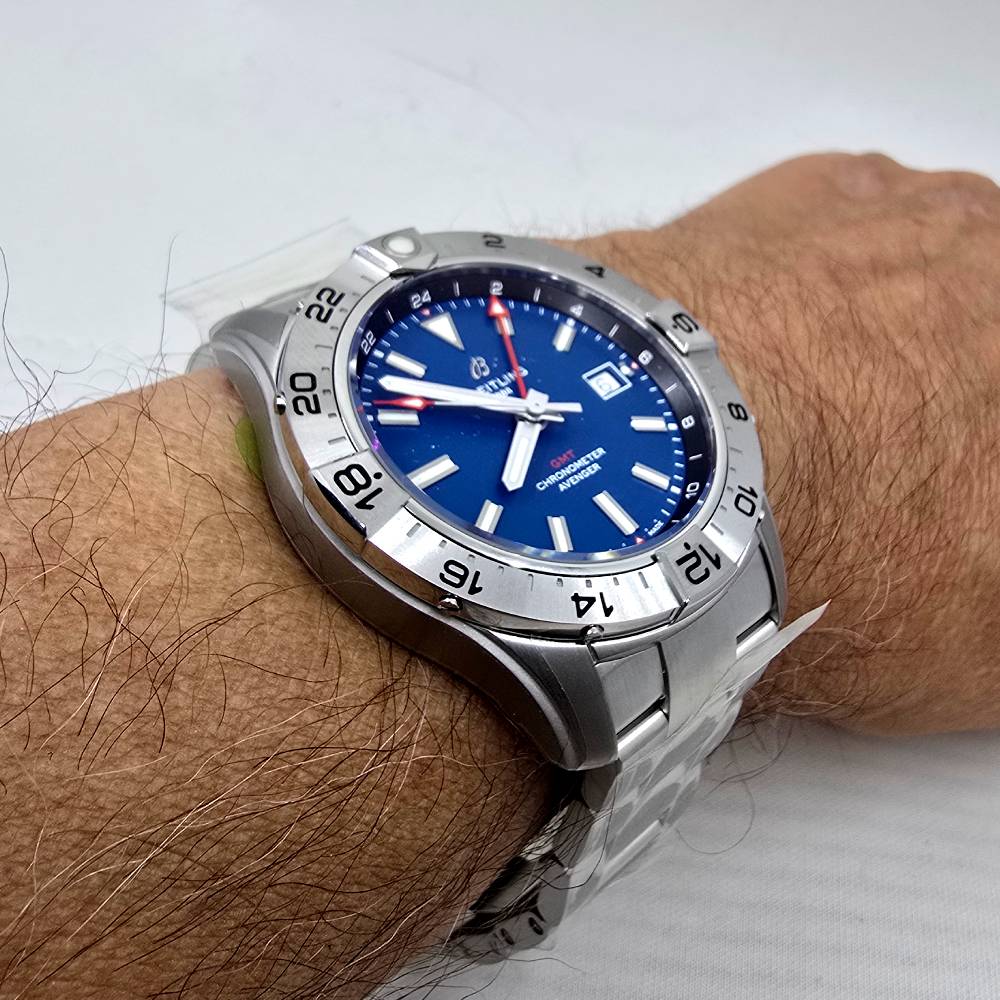 Breitling Avenger – Ref. A32320101C1A1, good – 14/15