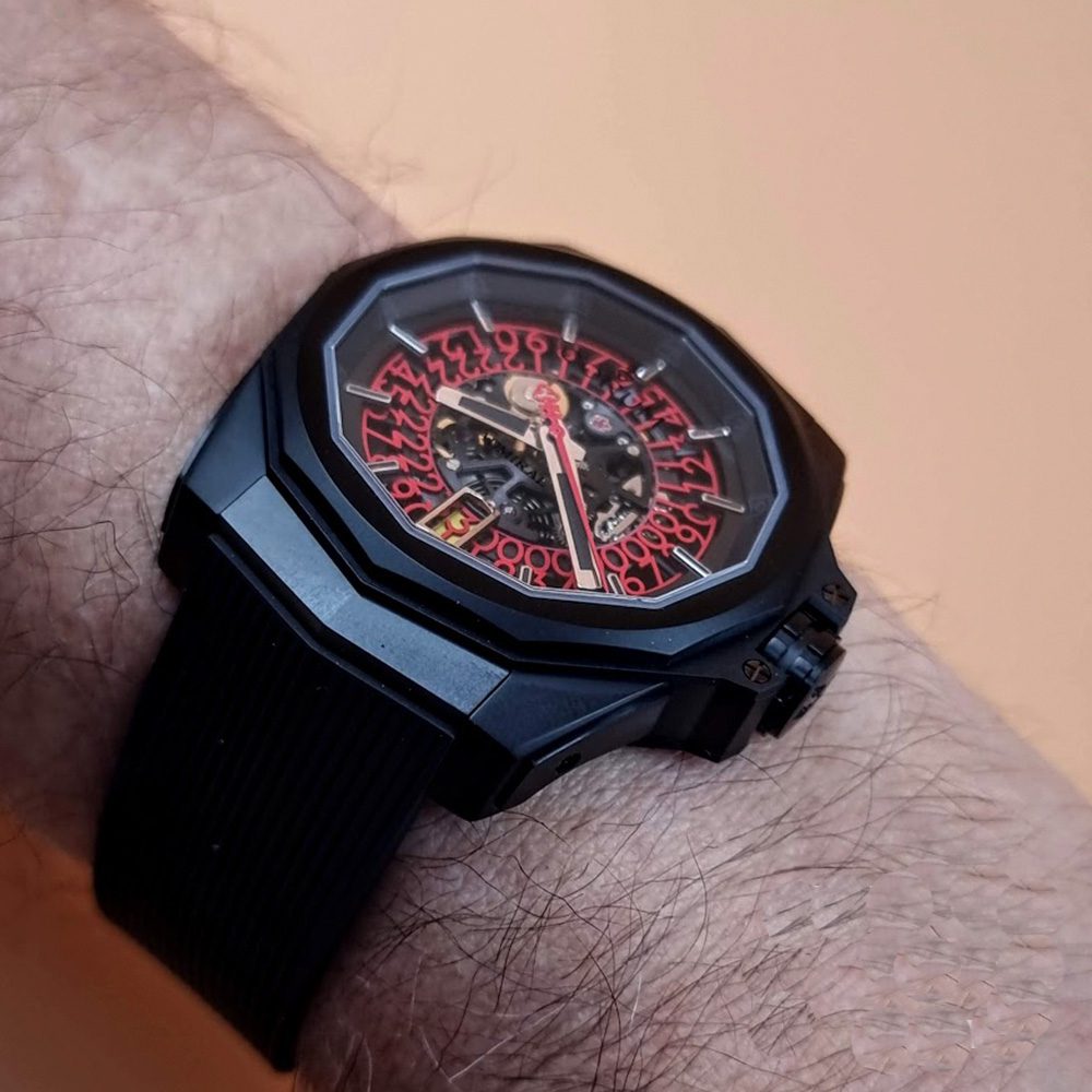 Corum Admiral's Cup – Ref. A082/03685 – 082.406.95/F371 NO10, Gut – 12/16
