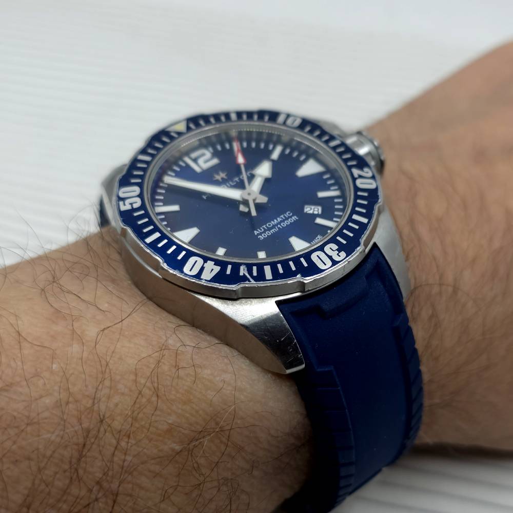 Hamilton Khaki Navy – Ref. H77705345, Gut – 15/18