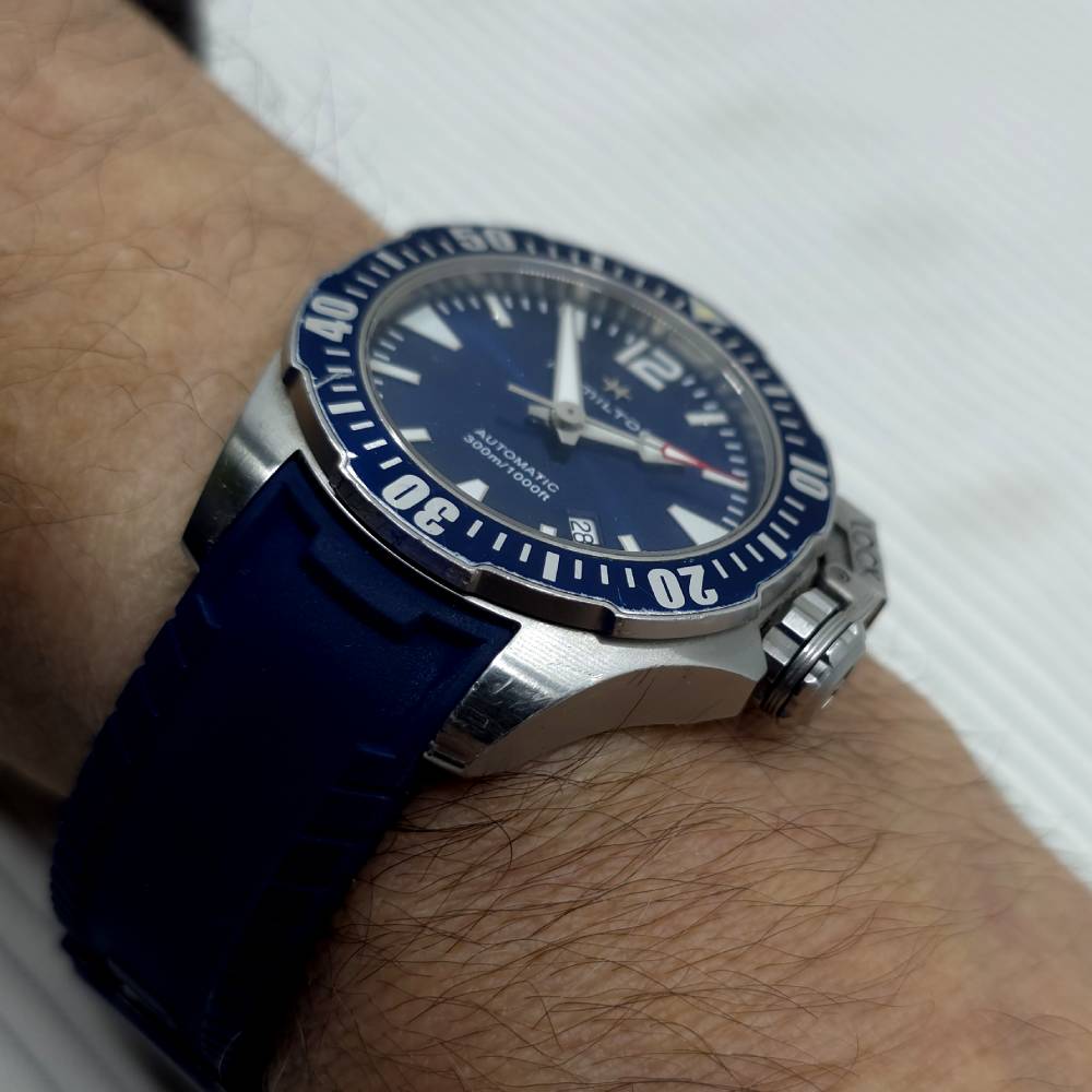 Hamilton Khaki Navy – Ref. H77705345, Gut – 16/18