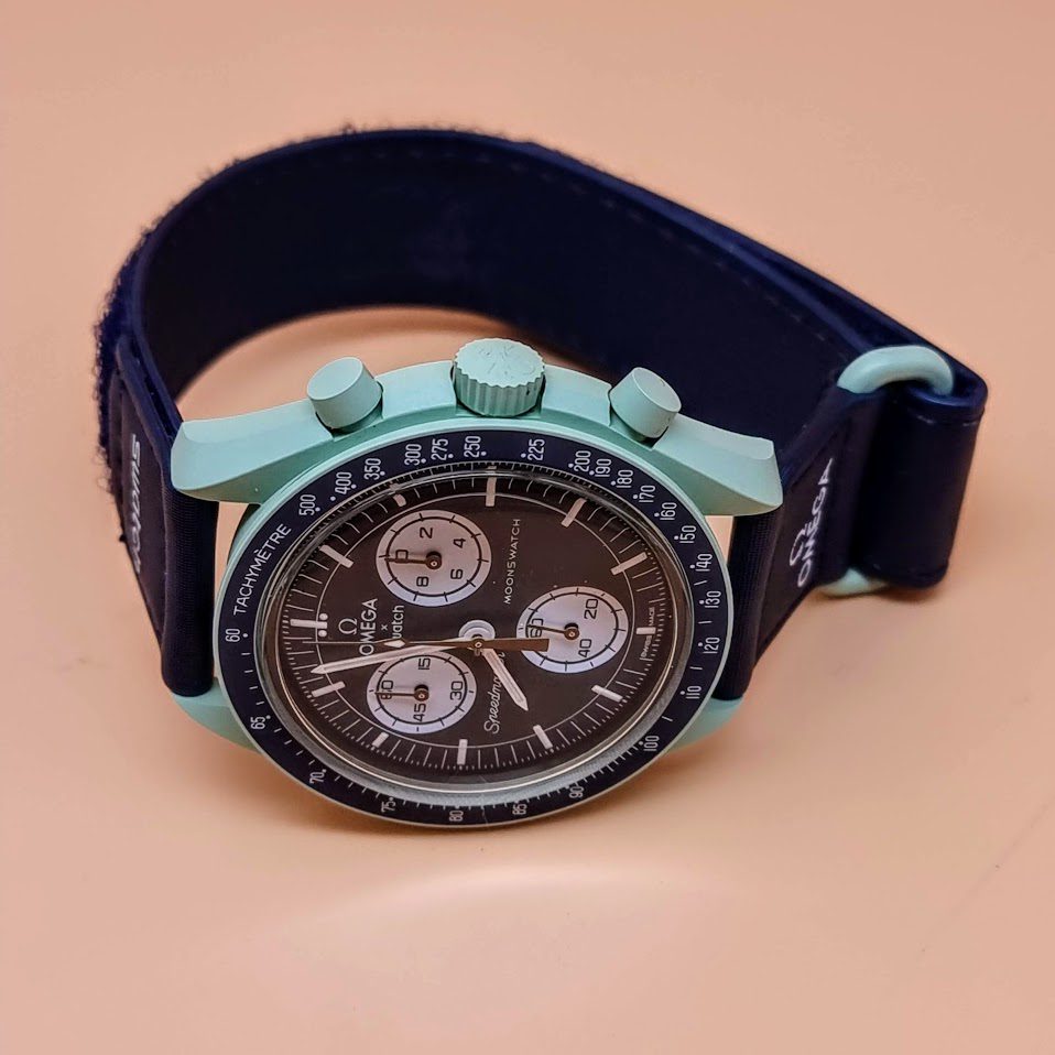 Swatch Moonswatch – Ref. SO33G100, Gut – 10/21