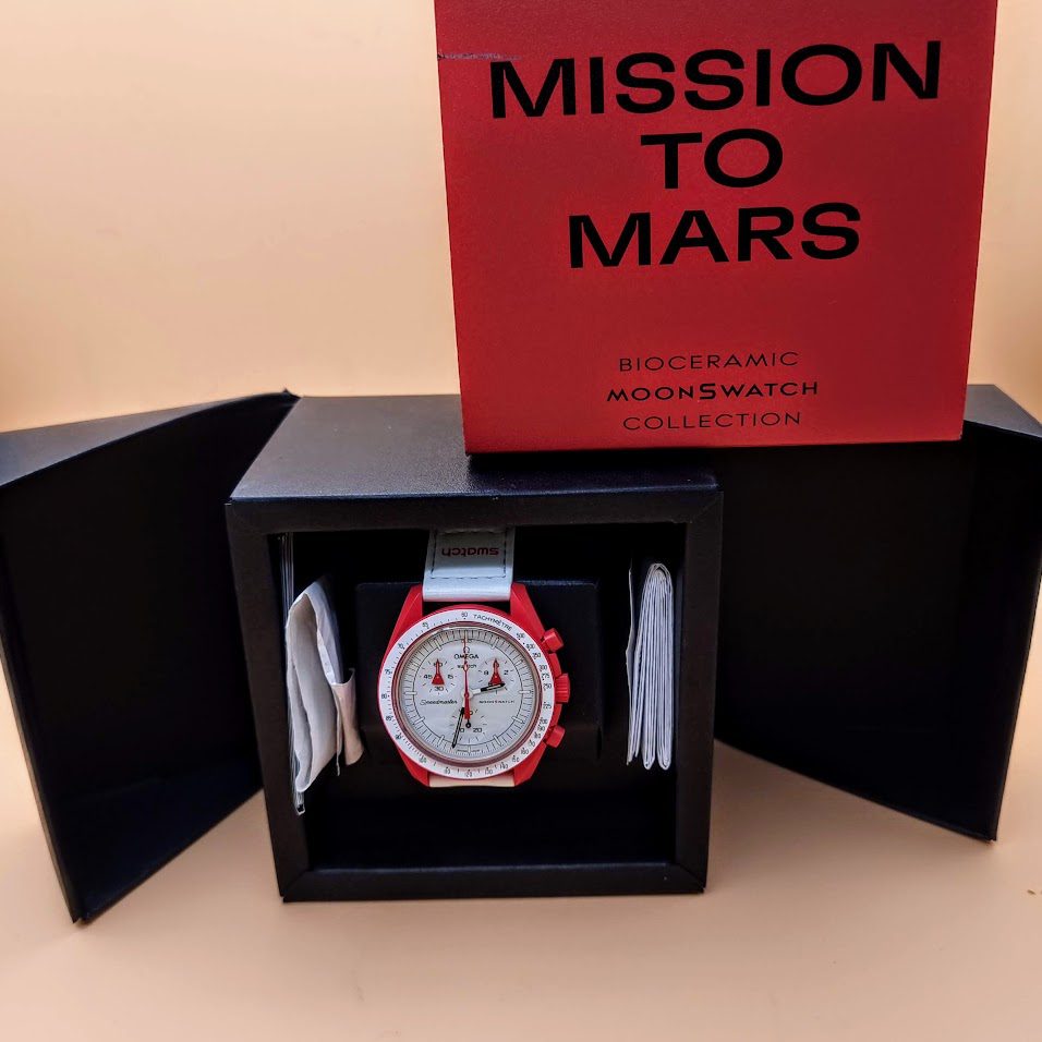 Swatch Moonswatch – Ref. SO33R100, Gut – 2/21