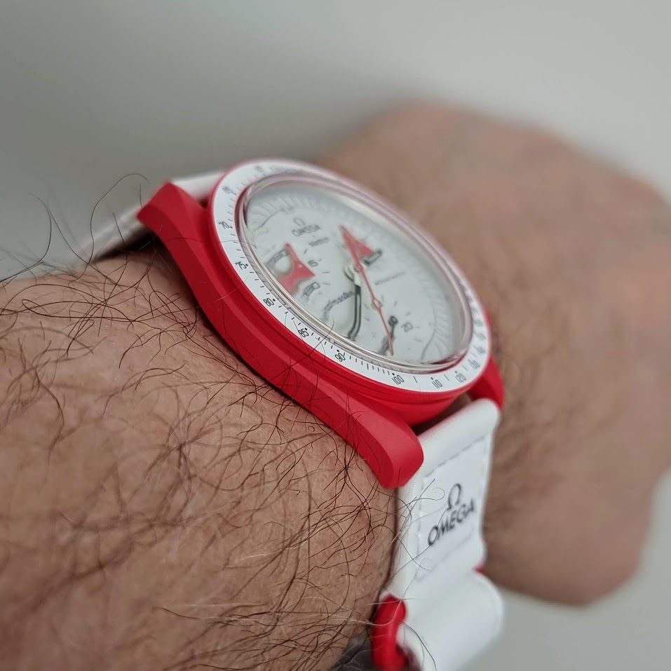Swatch Moonswatch – Ref. SO33R100, Gut – 11/21