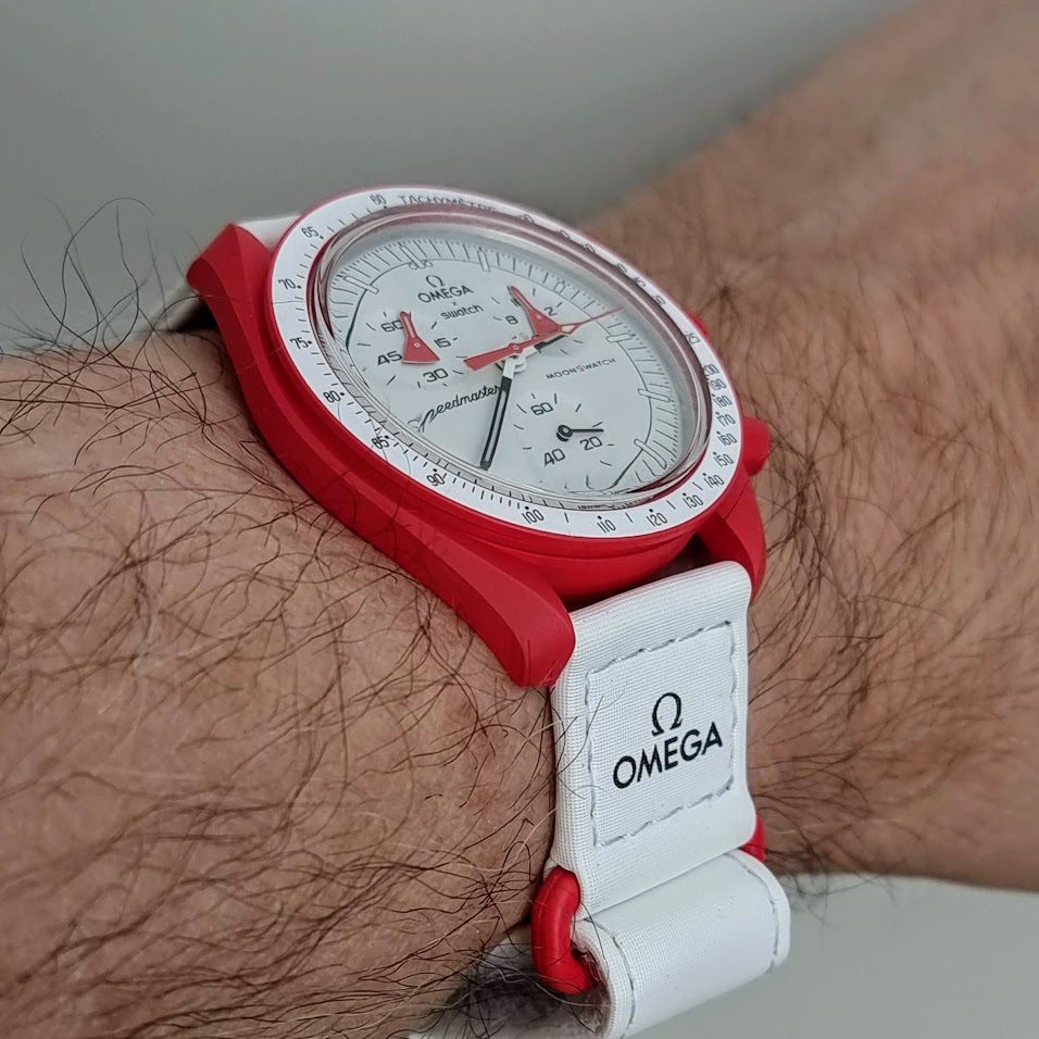 Swatch Moonswatch – Ref. SO33R100, Gut – 14/21