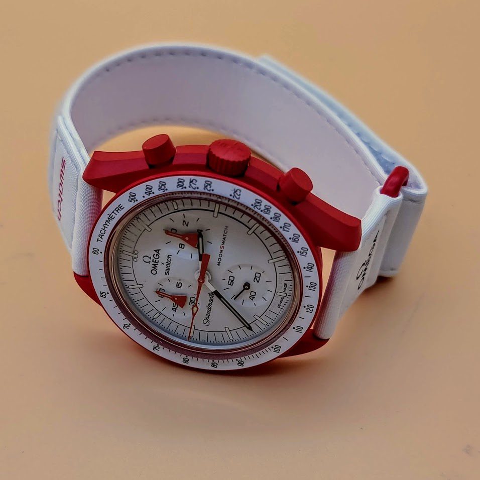 Swatch Moonswatch – Ref. SO33R100, Gut – 18/21
