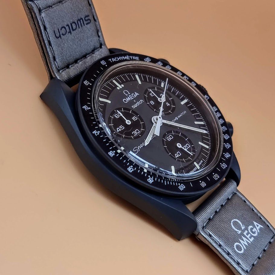 Swatch Moonswatch – Ref. SO33A100, Gut – 17/19