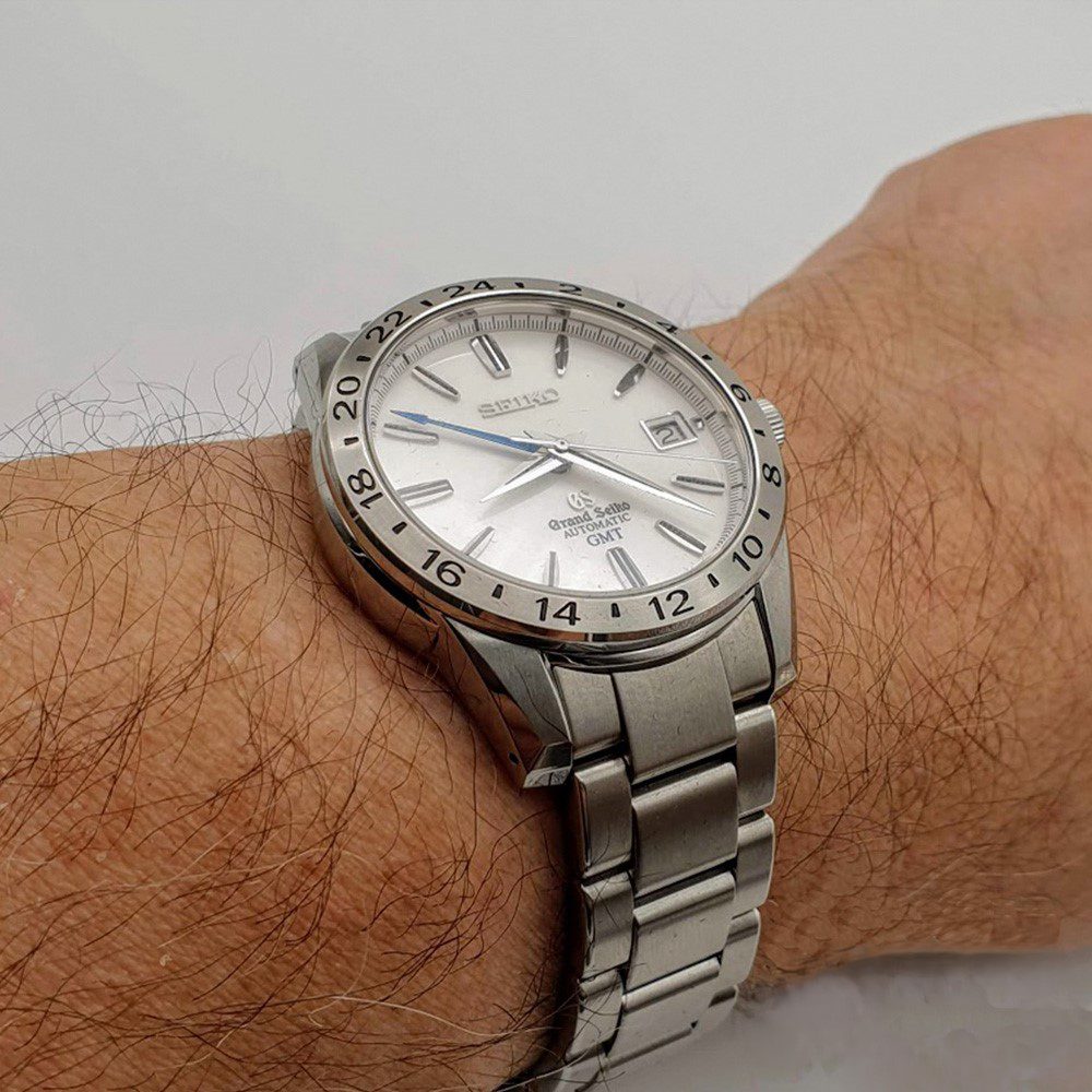 Grand Seiko Sport Collection GMT – Ref. SBGM025, Gut – 7/16