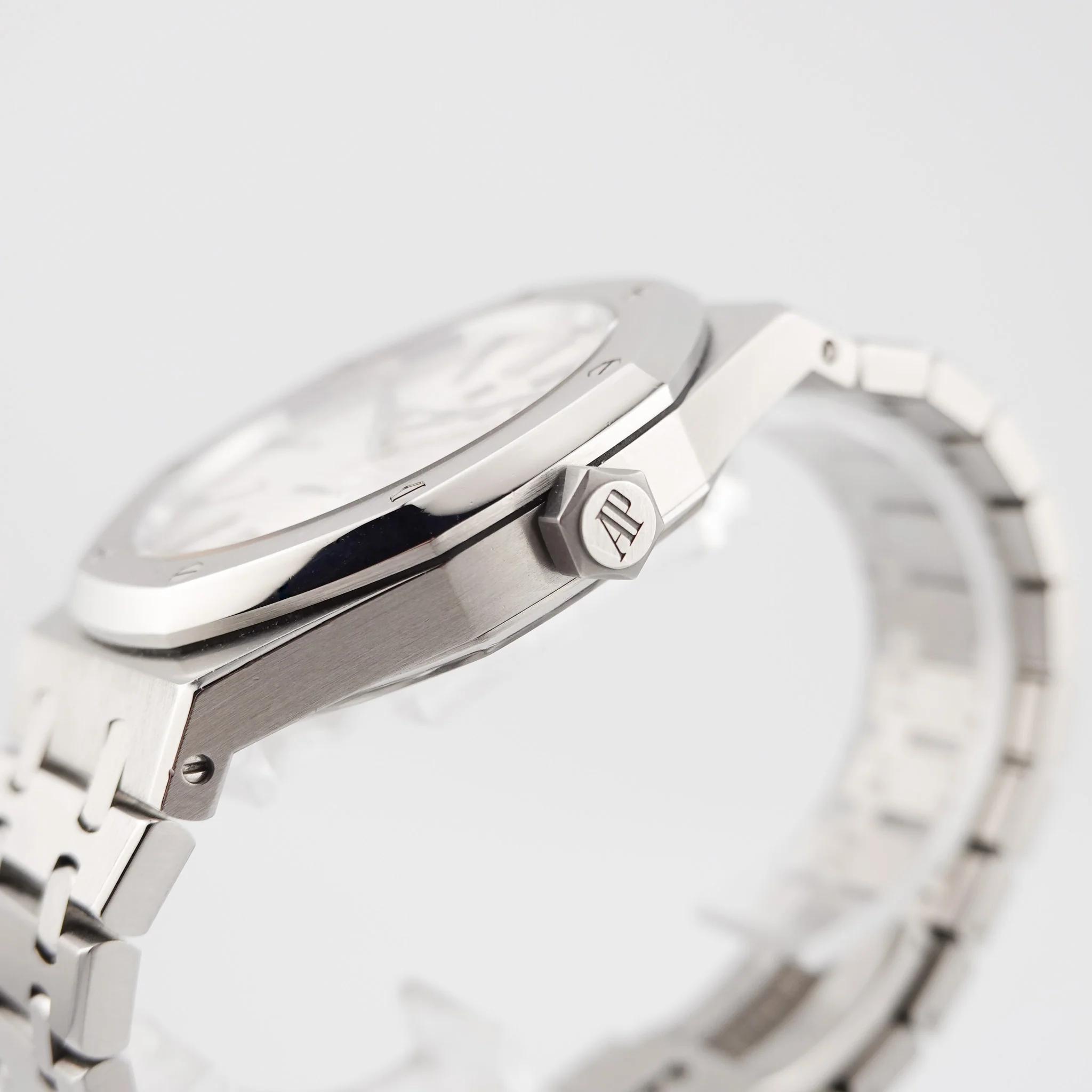 Audemars Piguet Royal Oak – Ref. 15400ST.OO.1220ST.02, good – 5/9